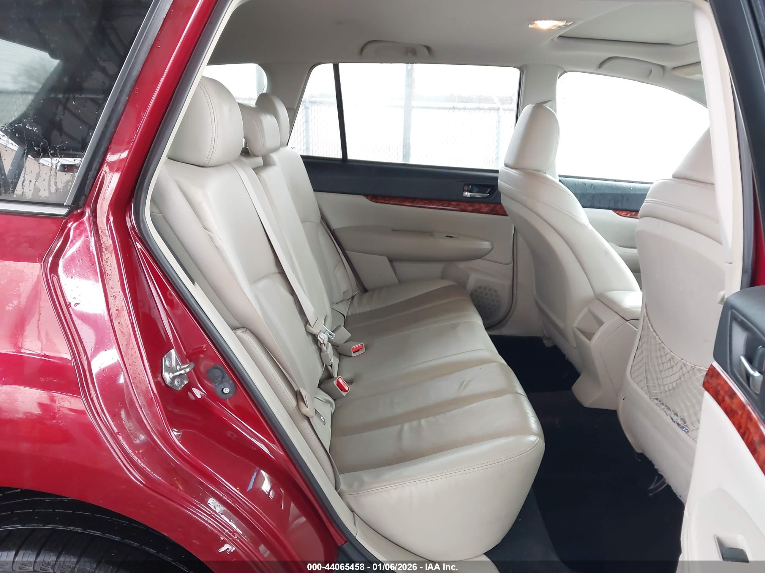 SUBARU OUTBACK image 8