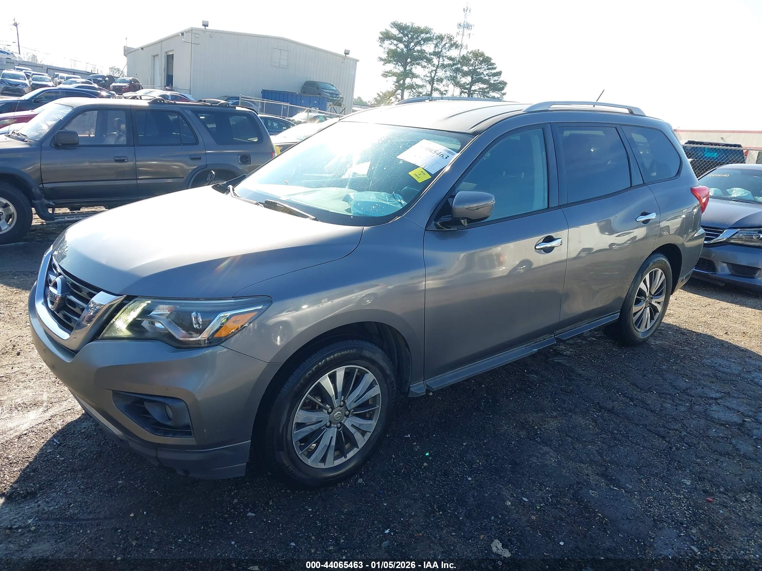 NISSAN PATHFINDER image 2
