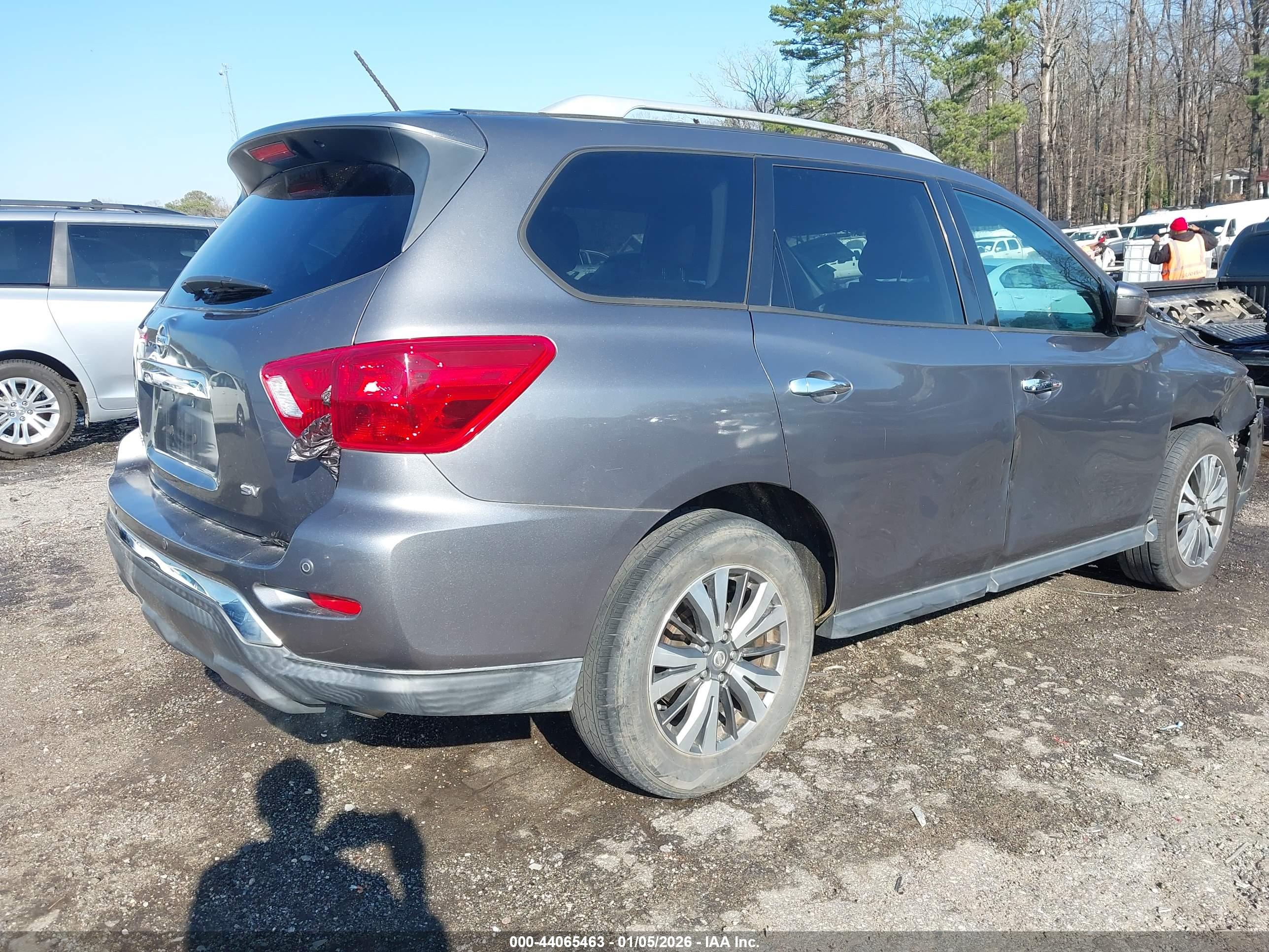 NISSAN PATHFINDER image 4