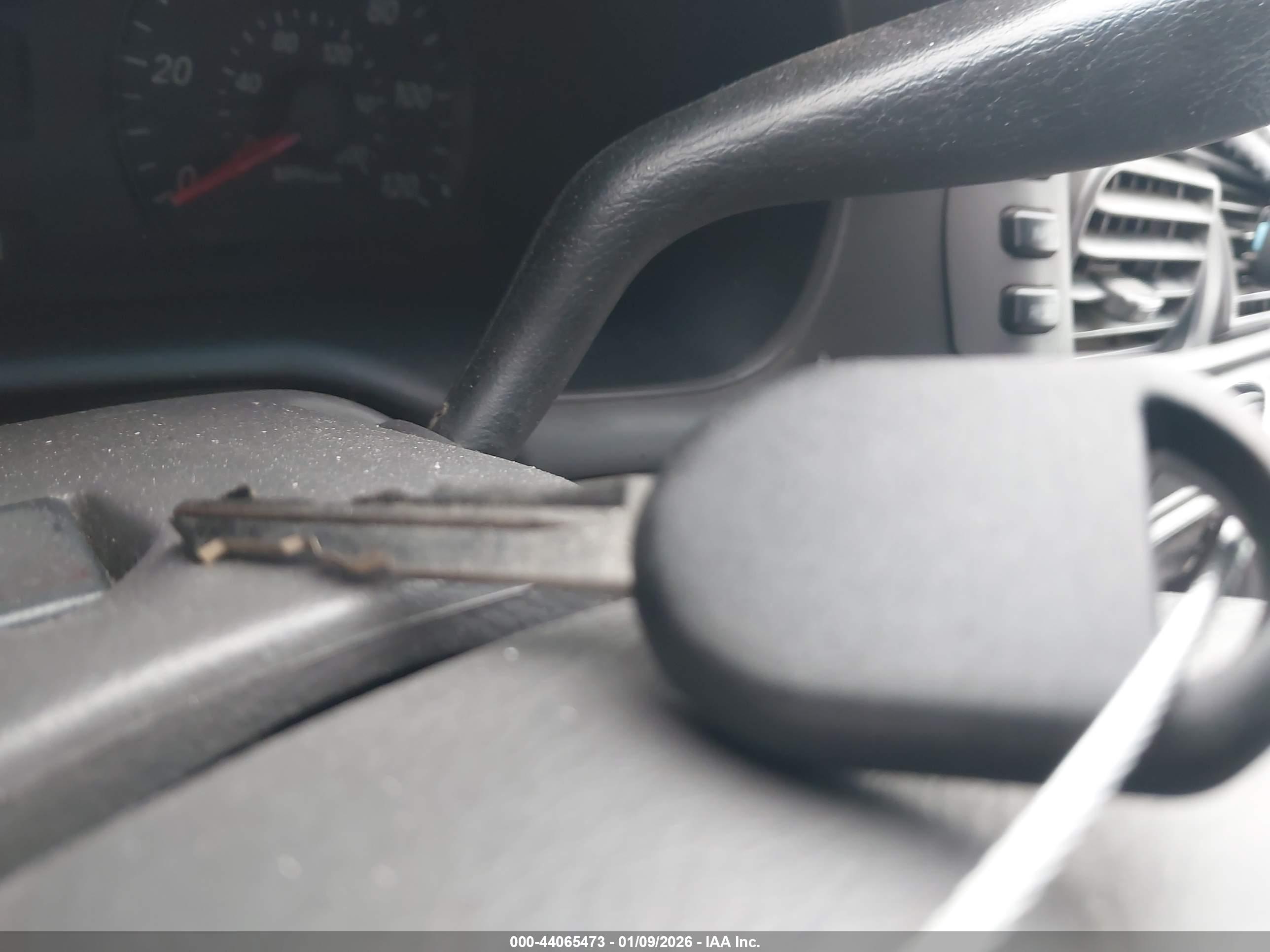 FORD TAURUS image 11