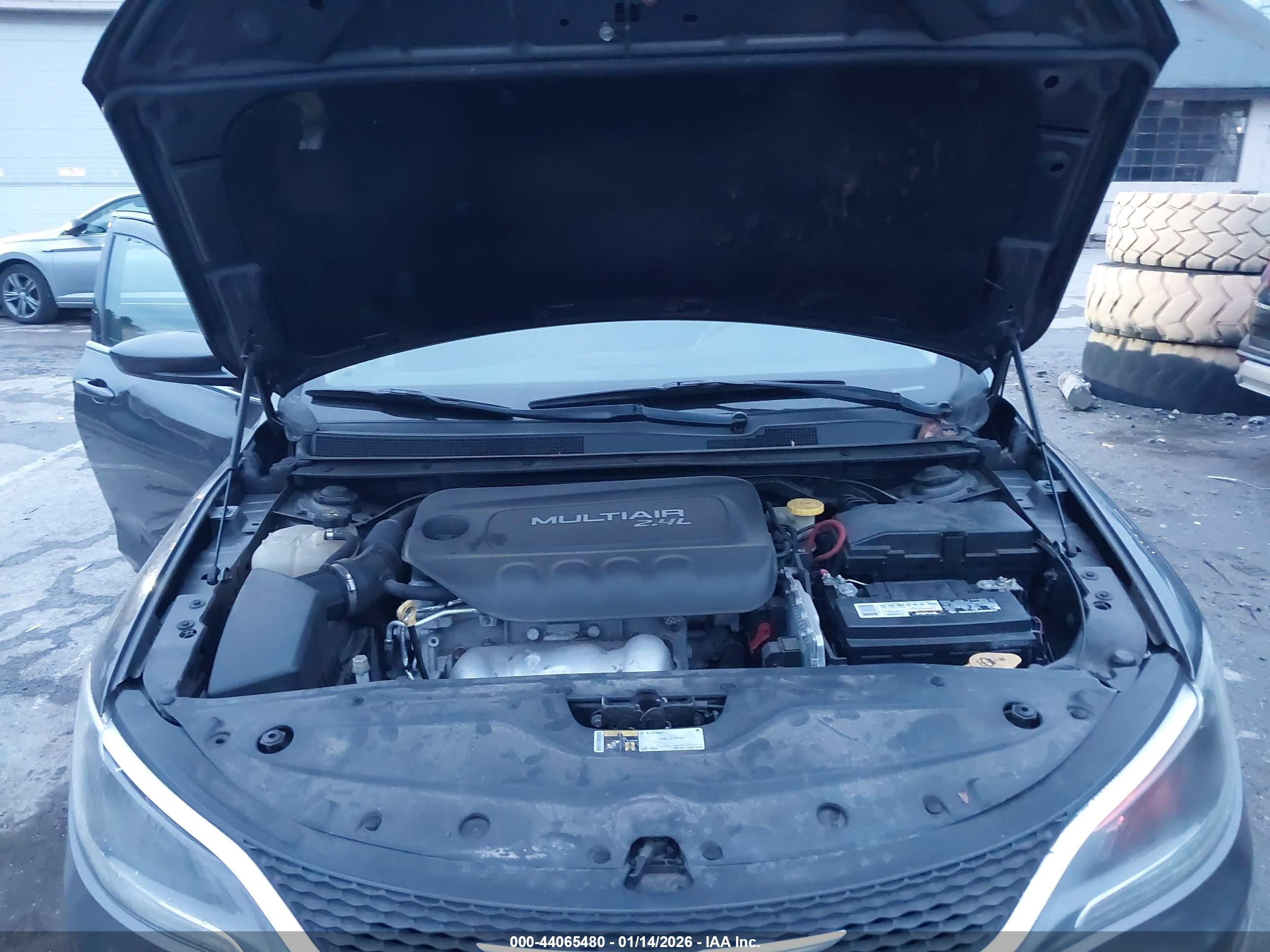 CHRYSLER 200 image 10