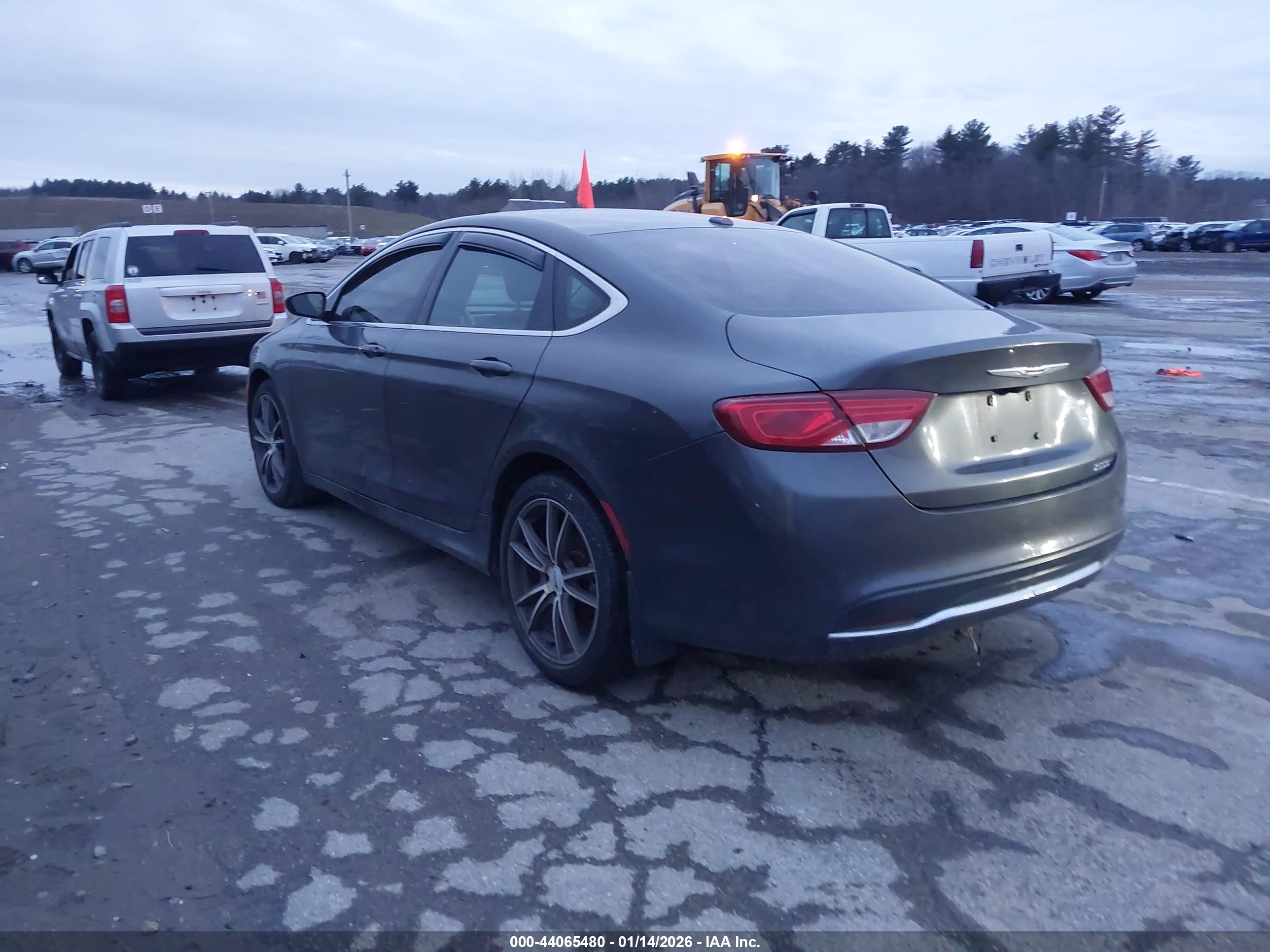CHRYSLER 200 image 3