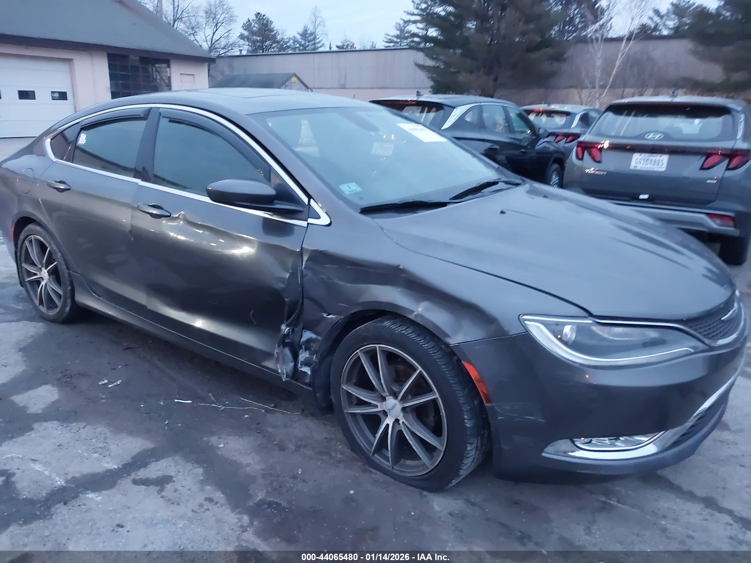 CHRYSLER 200 image 6