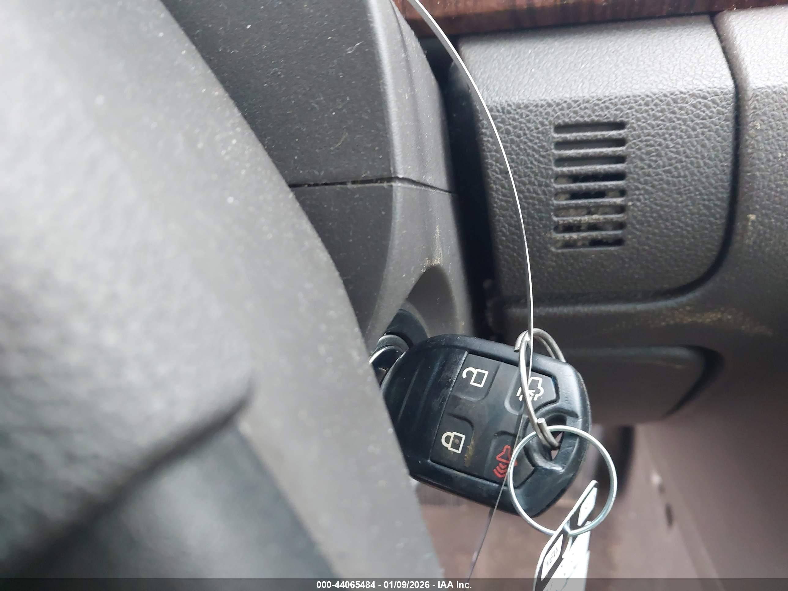 FORD TAURUS image 11