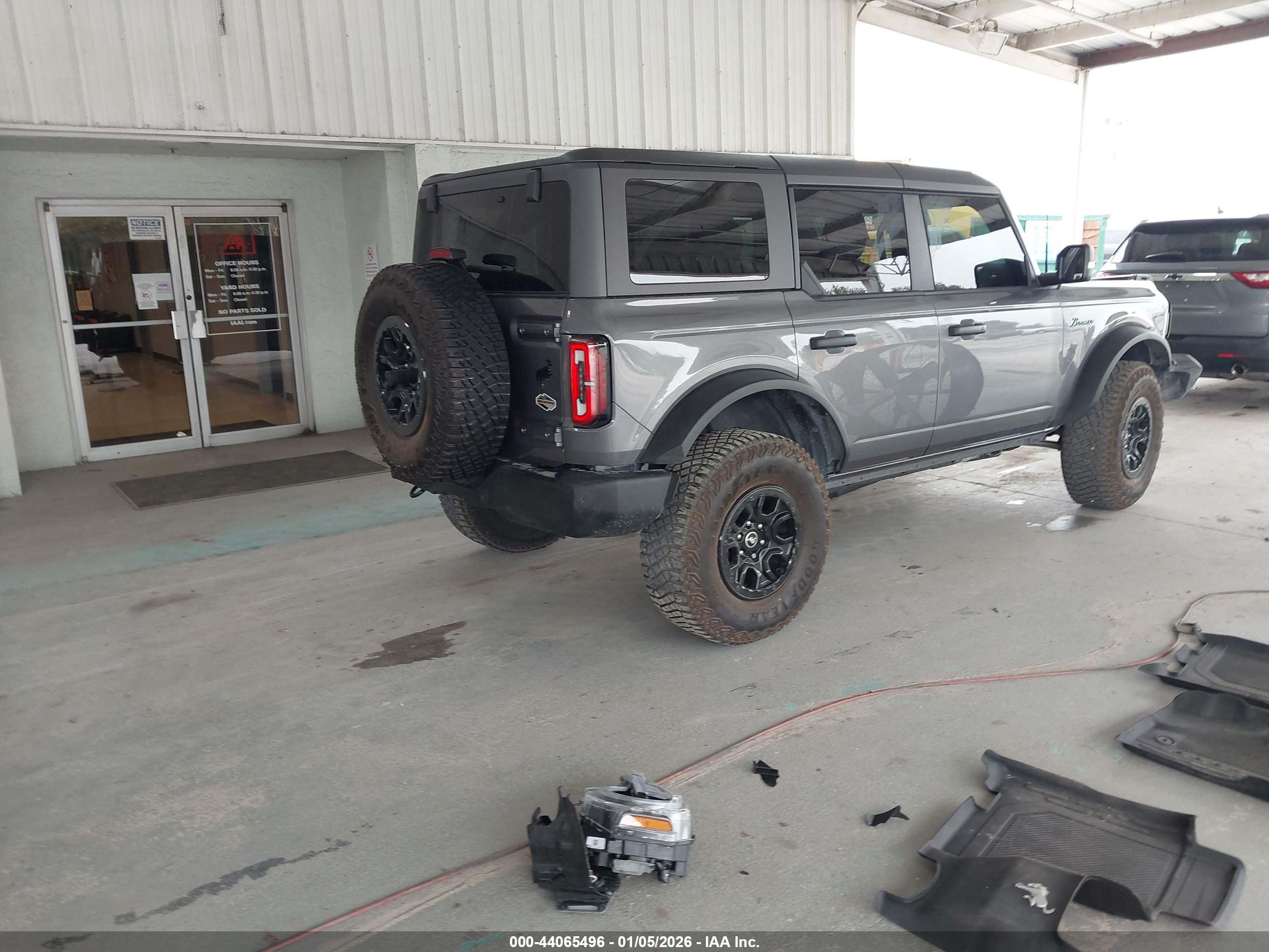 FORD BRONCO image 4