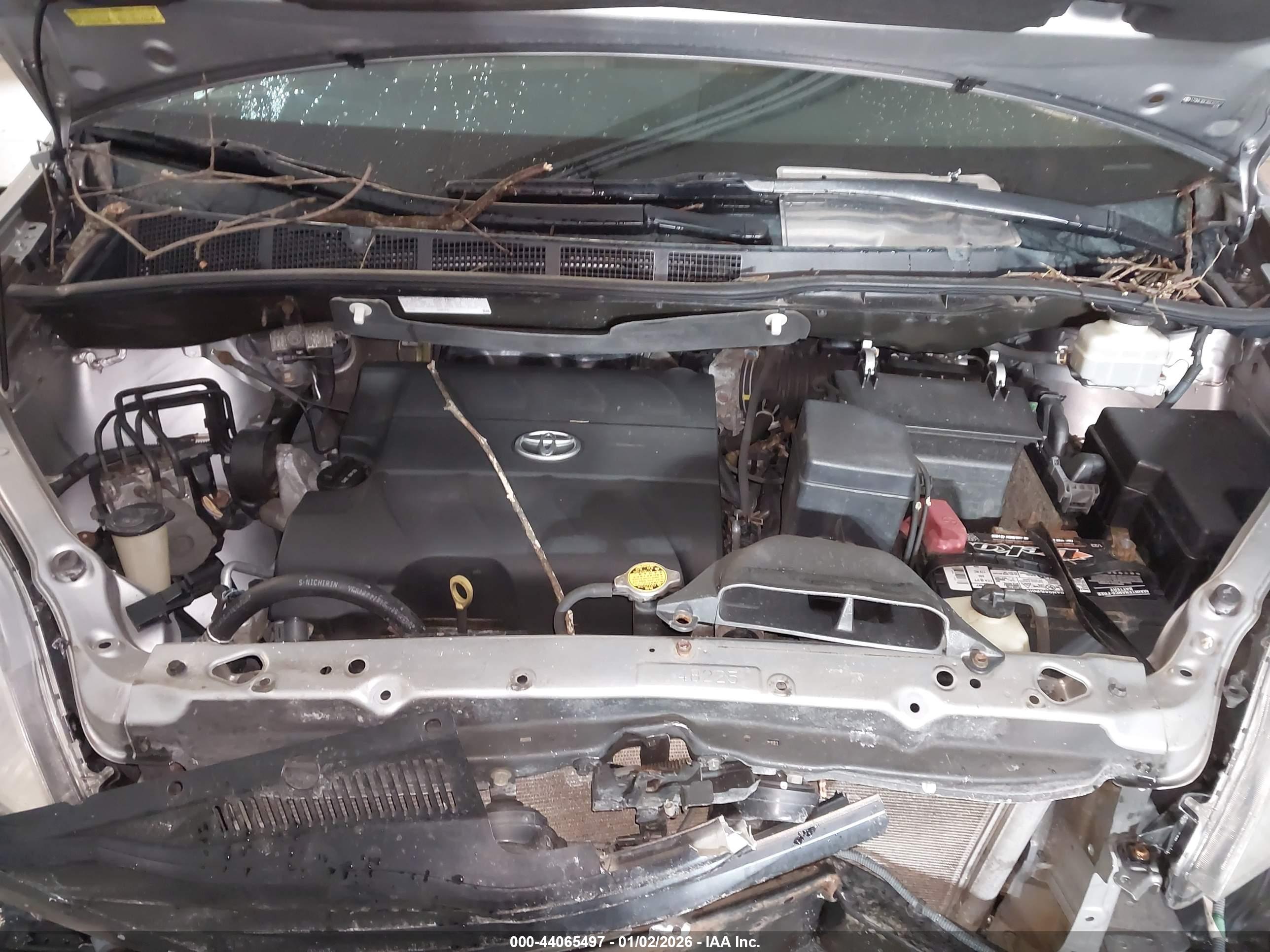 TOYOTA SIENNA image 10