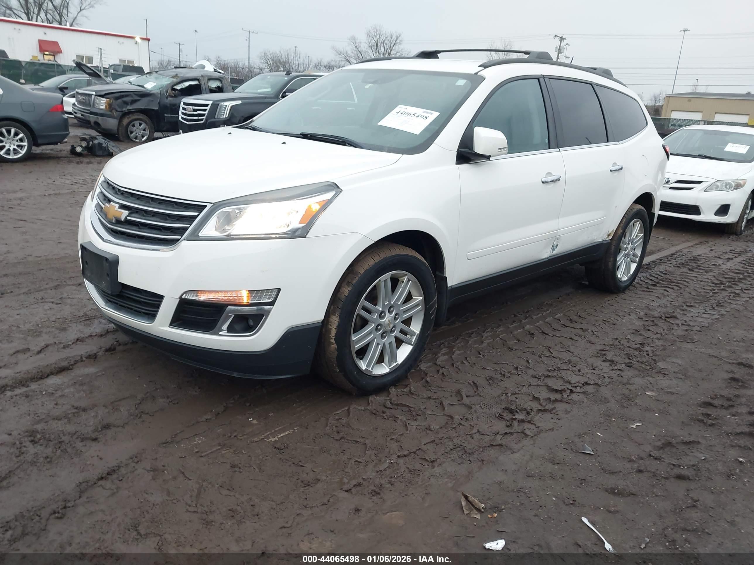 CHEVROLET TRAVERSE image 2