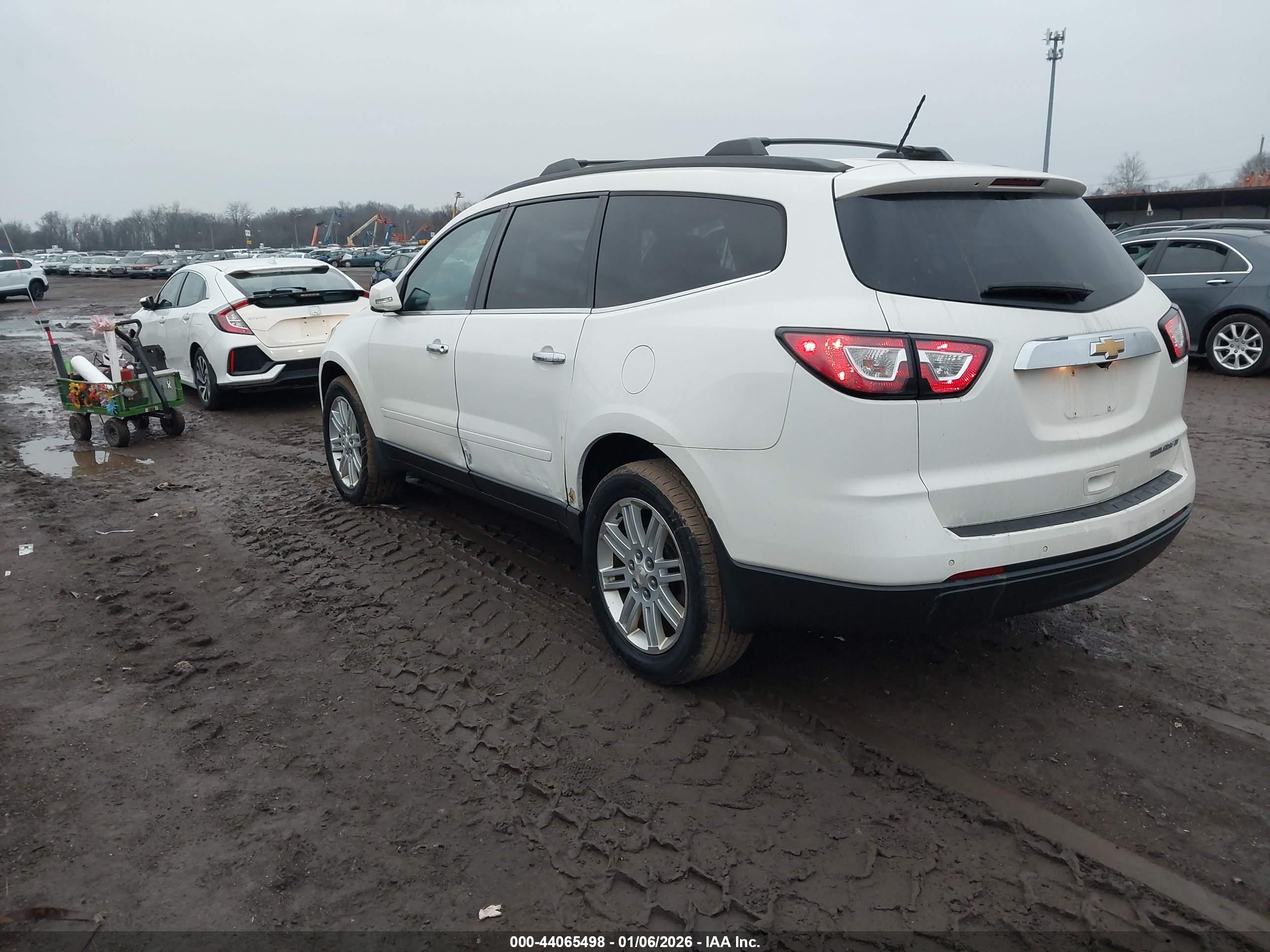 CHEVROLET TRAVERSE image 3