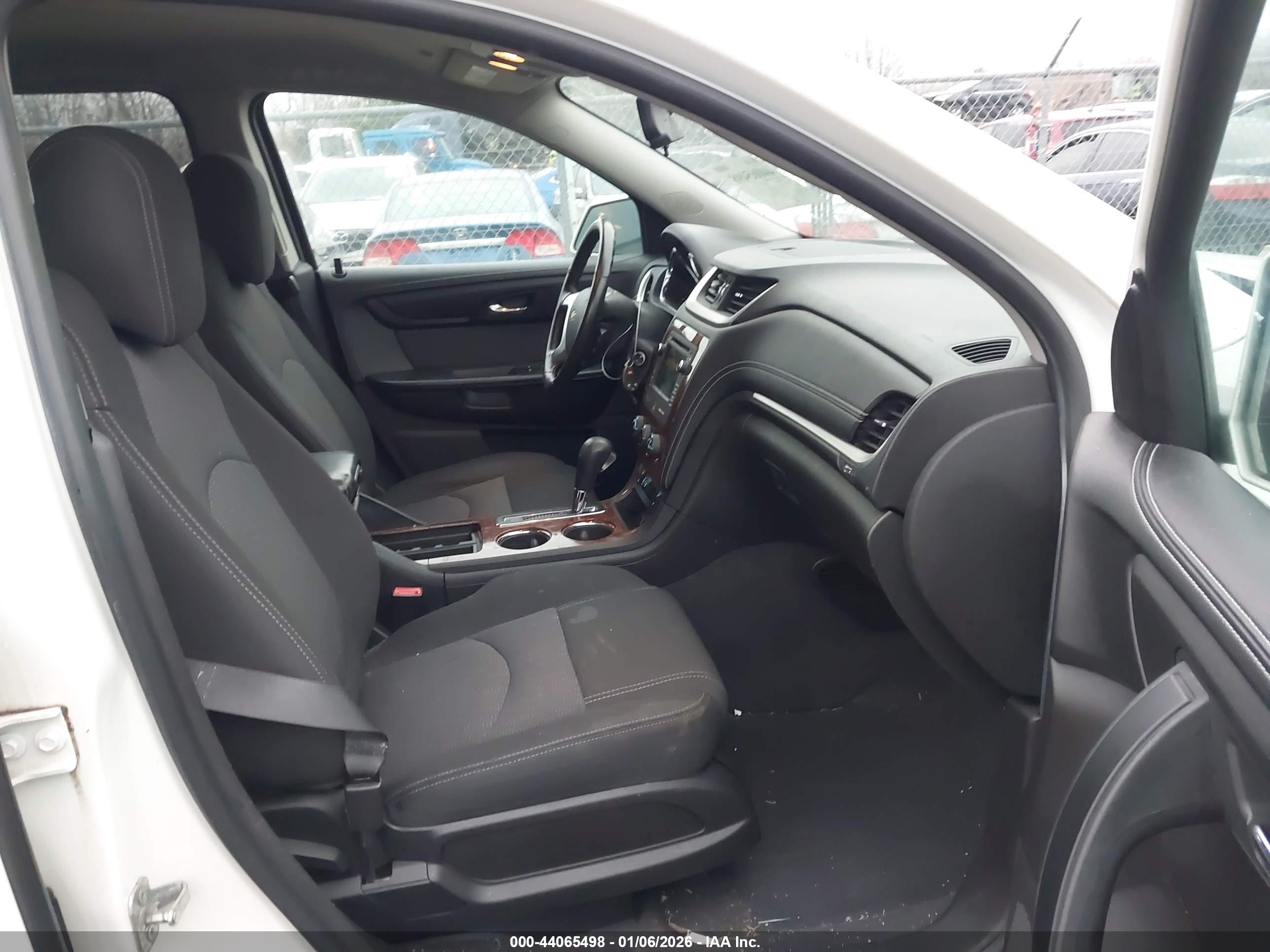 CHEVROLET TRAVERSE image 5