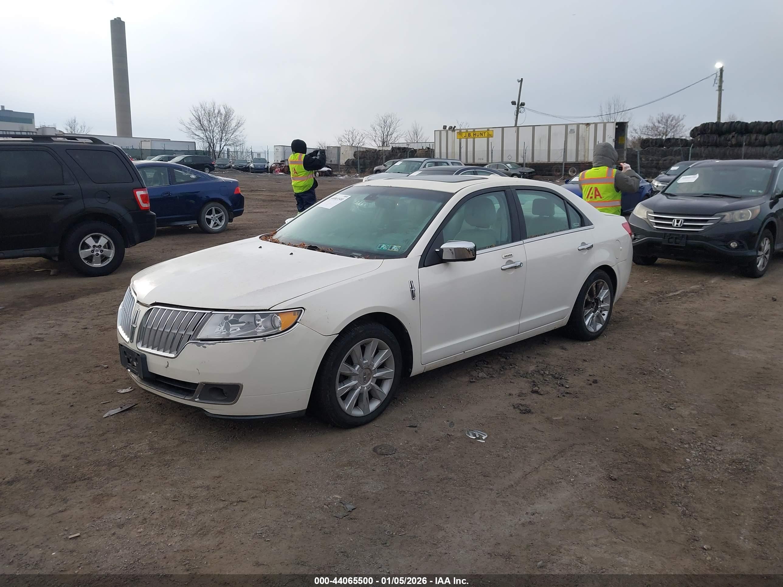 LINCOLN MKZ image 2