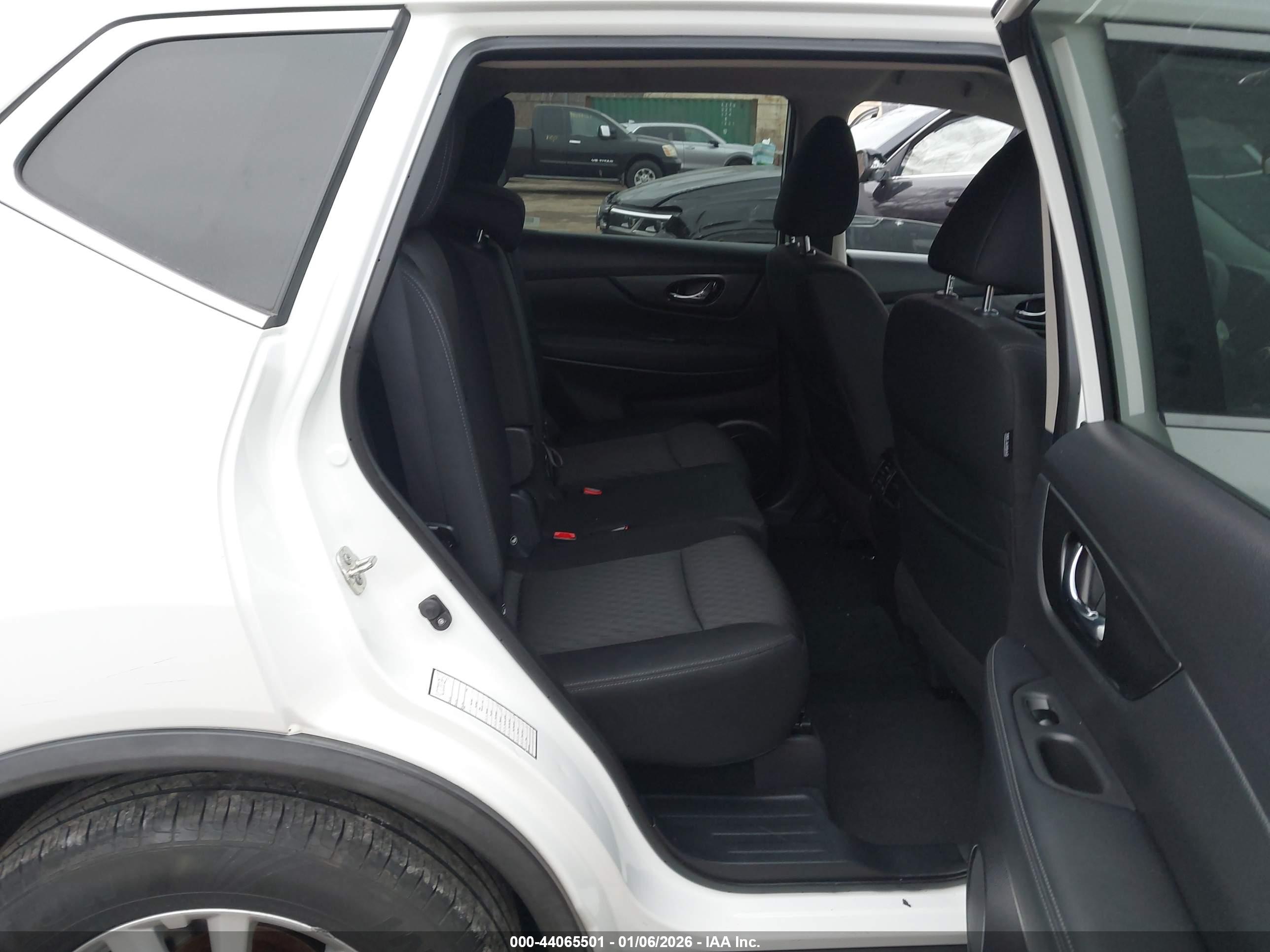 NISSAN ROGUE image 8