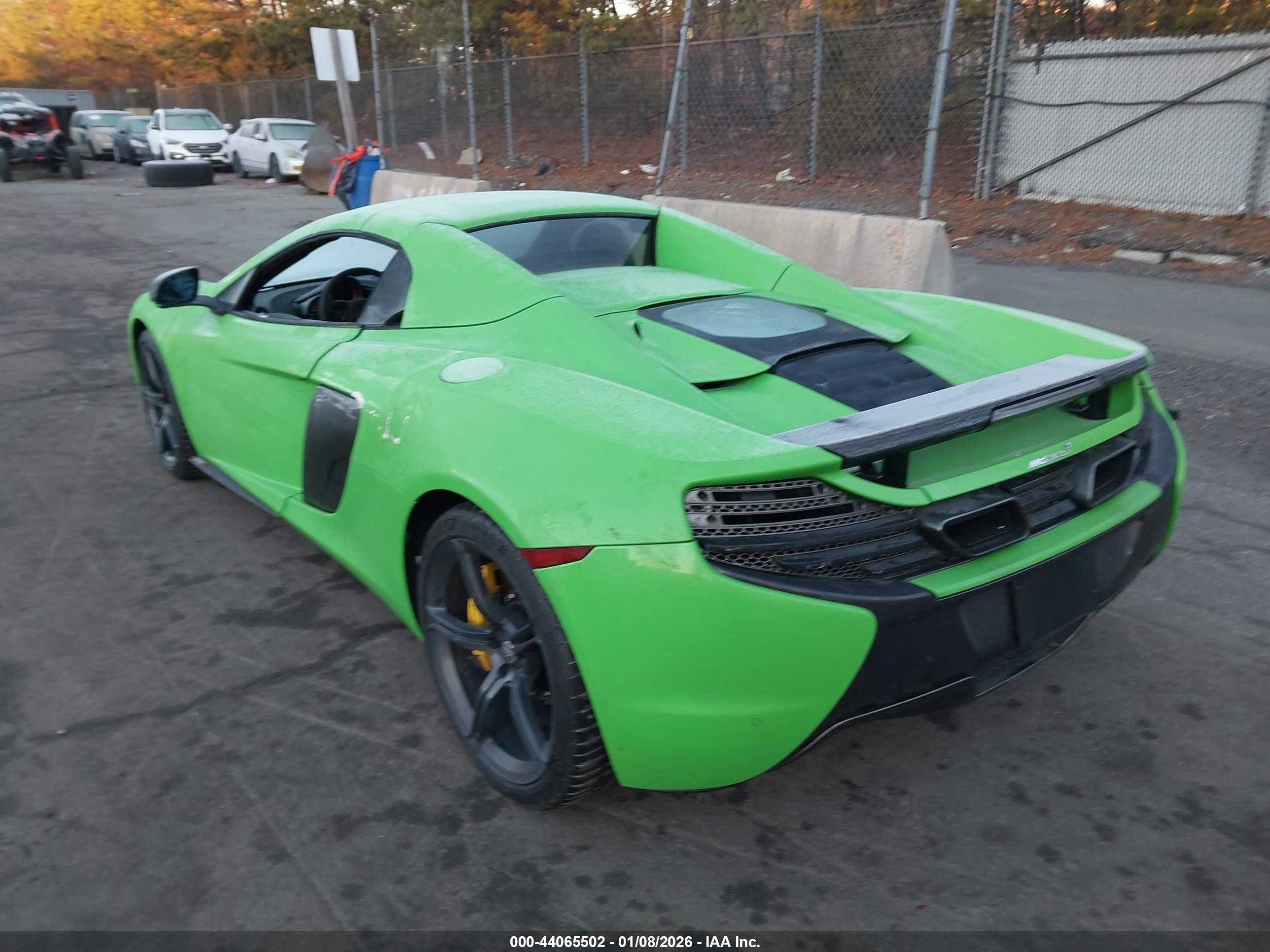 MCLAREN 650S image 3