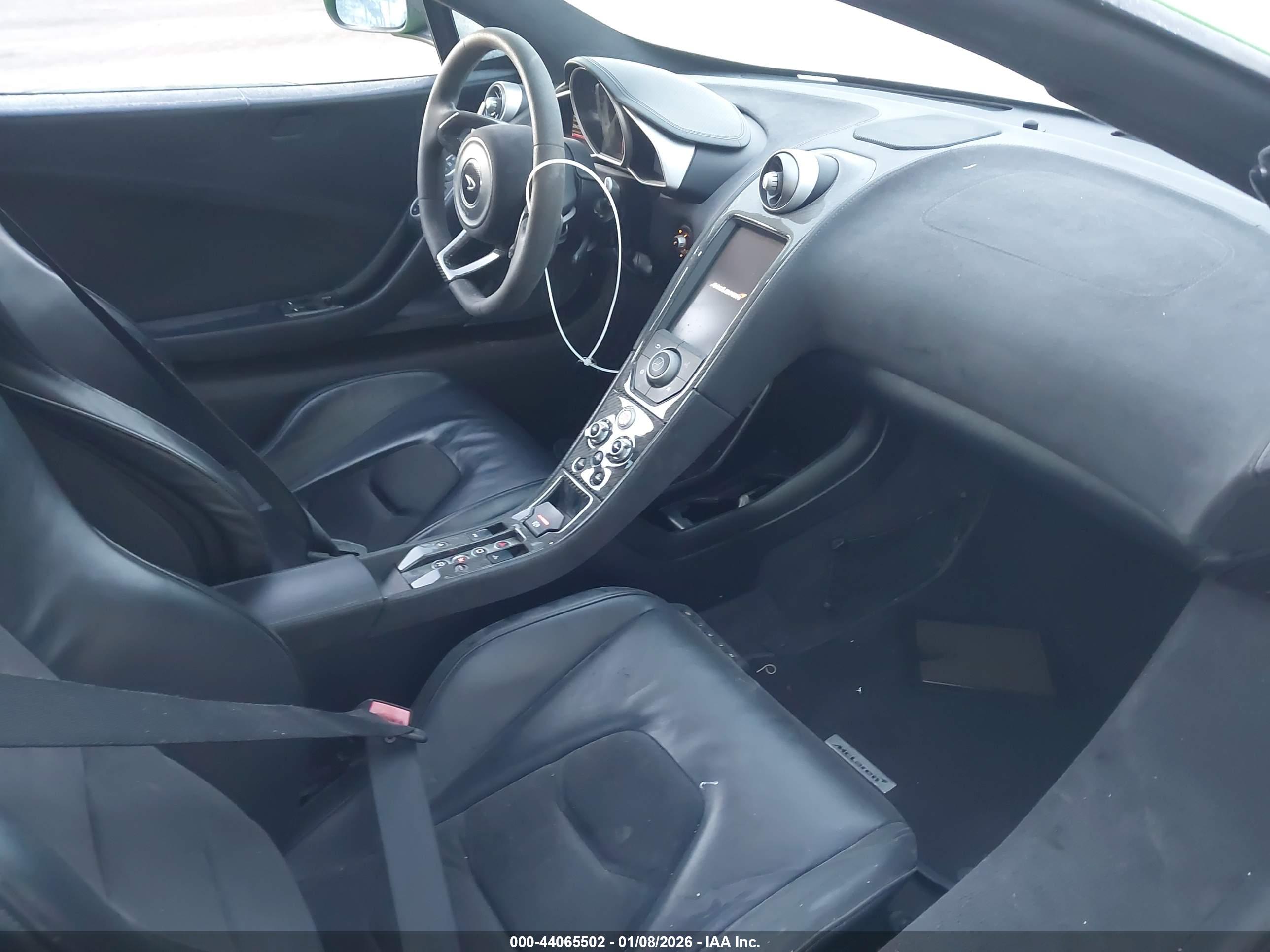 MCLAREN 650S image 5