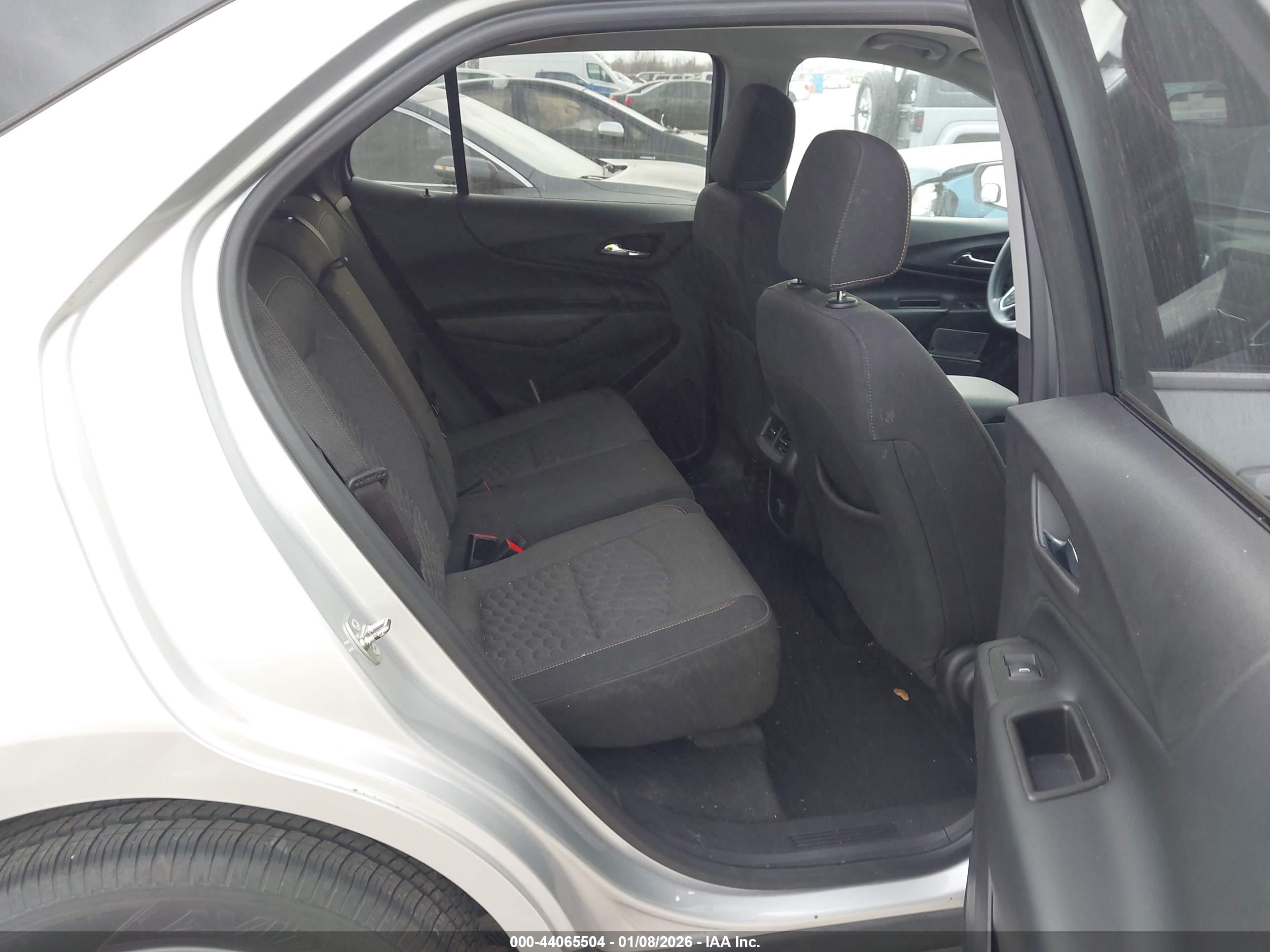 CHEVROLET EQUINOX image 8