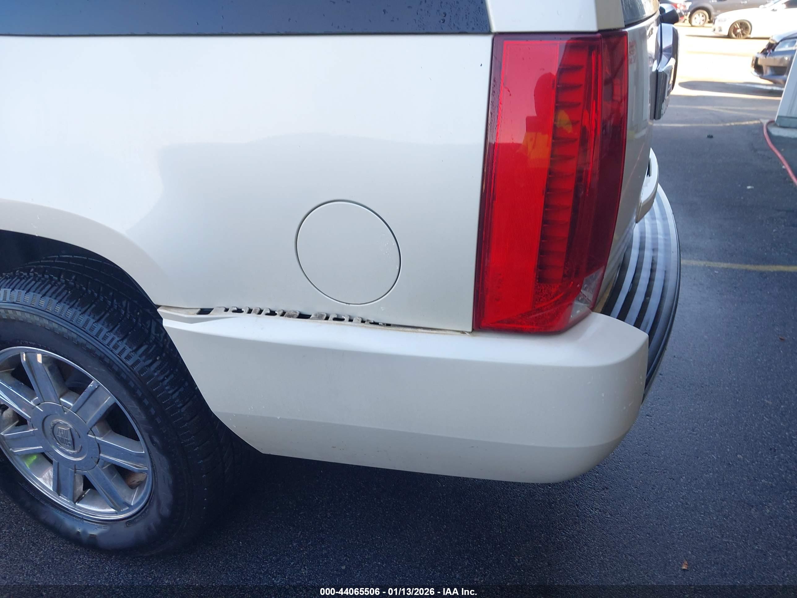 CADILLAC ESCALADE image 6