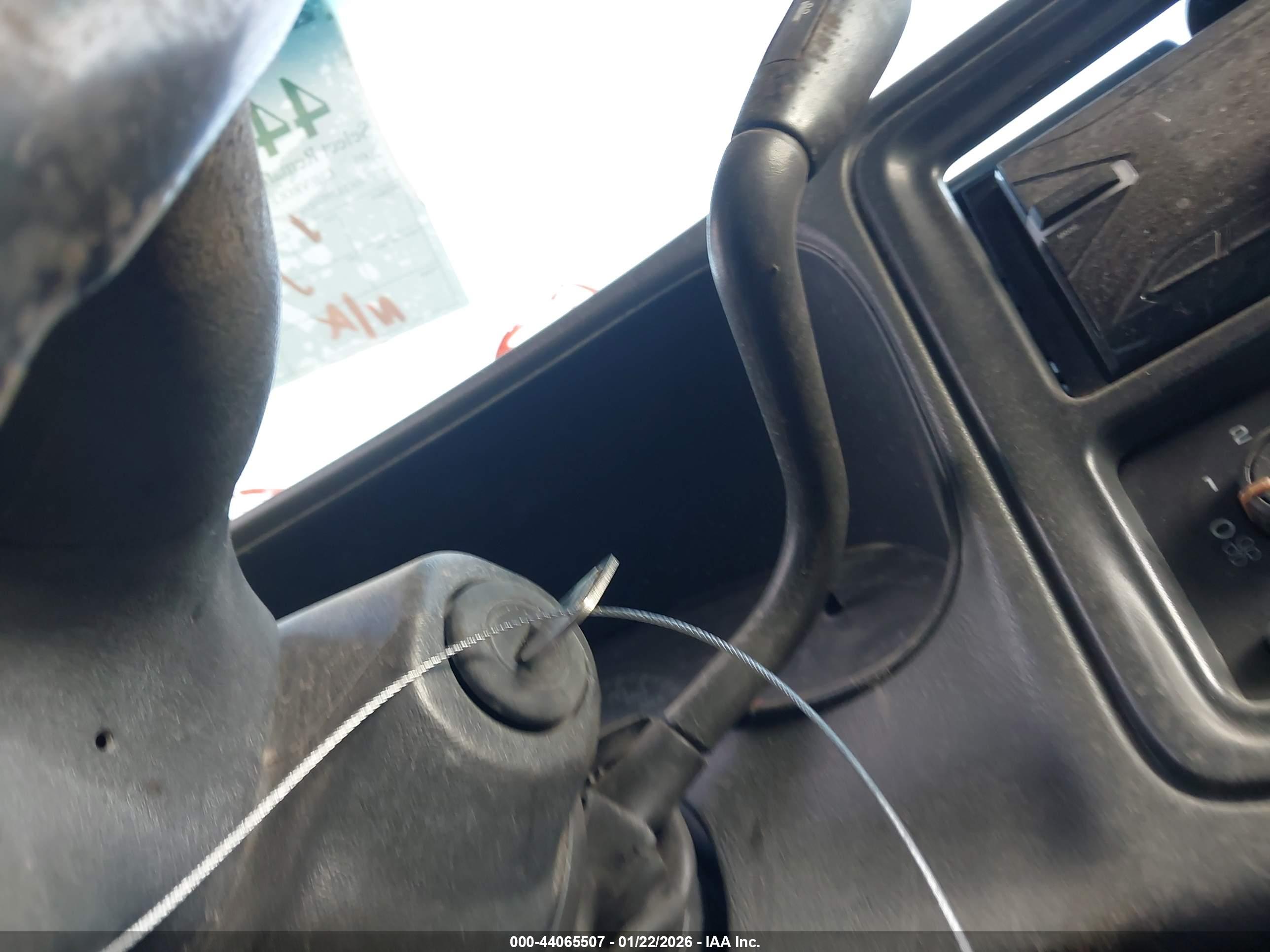CHEVROLET SILVERADO image 11