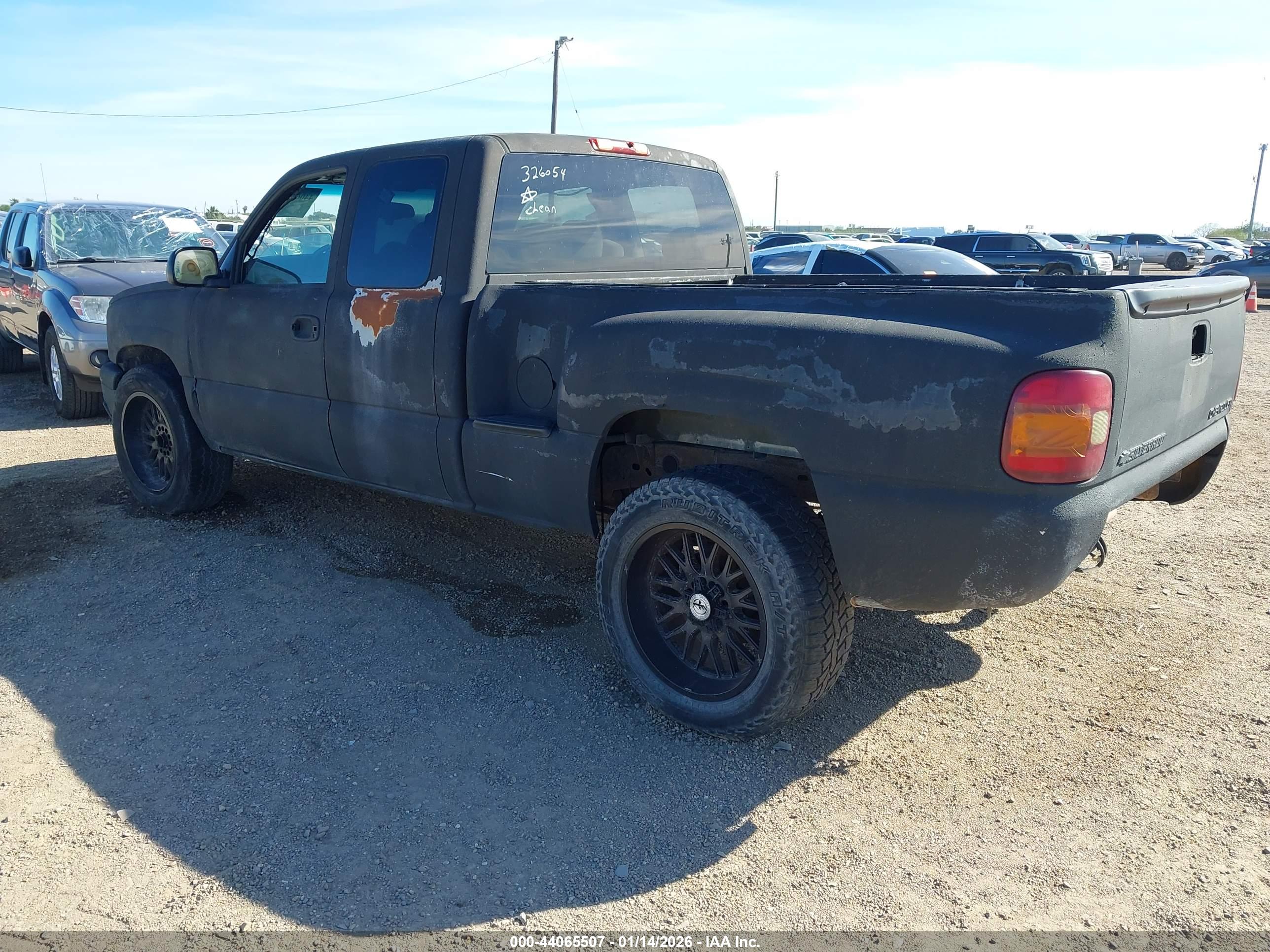 CHEVROLET SILVERADO image 3