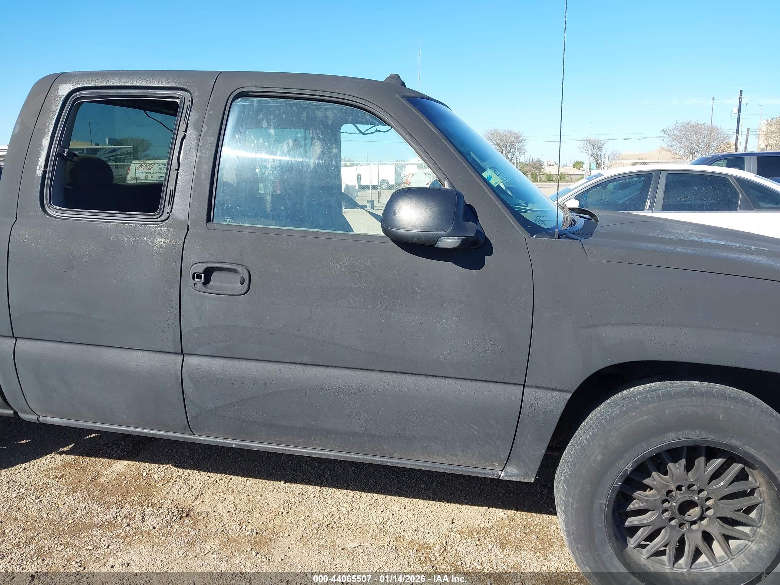CHEVROLET SILVERADO image 6