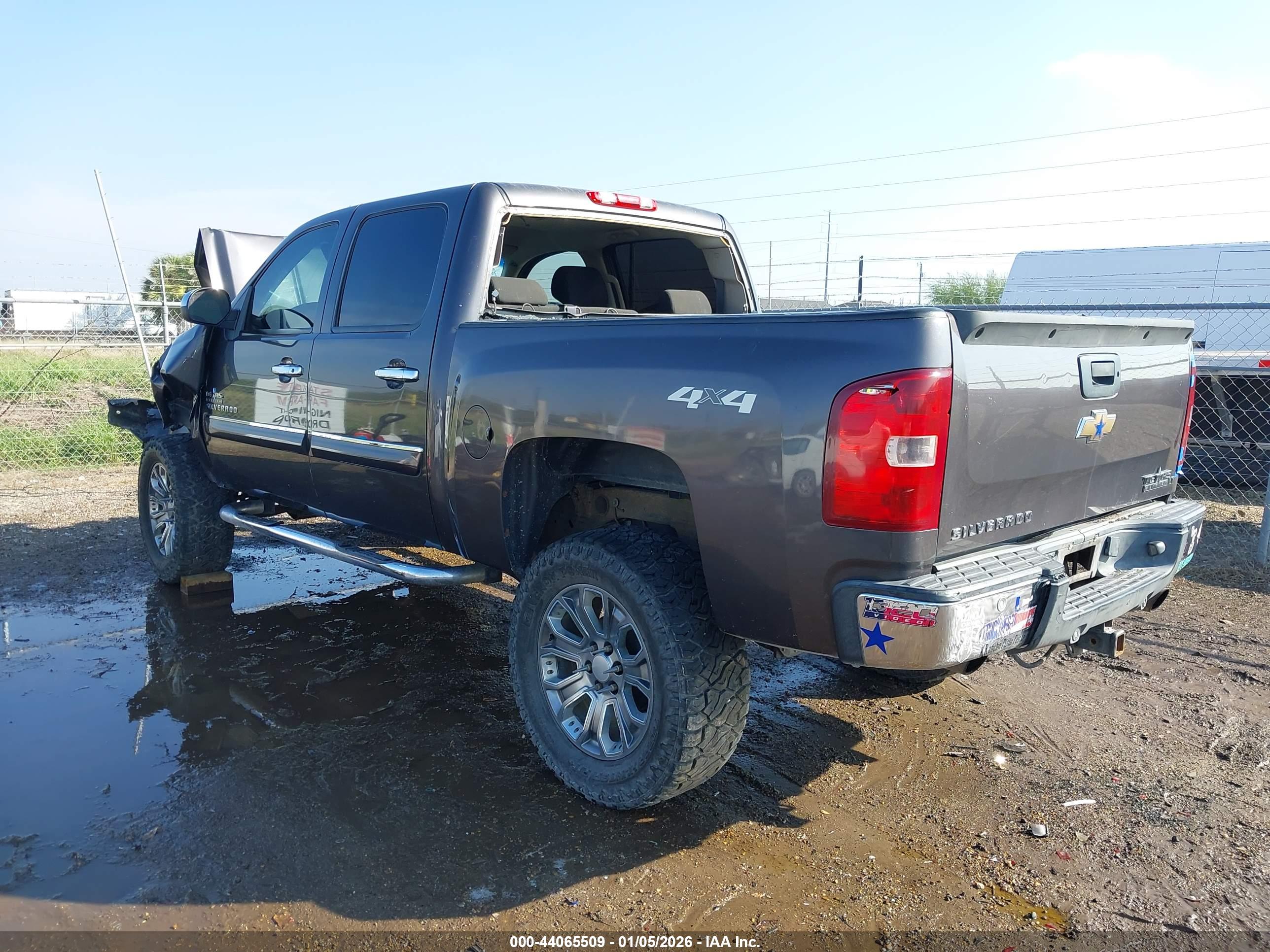 CHEVROLET SILVERADO image 3