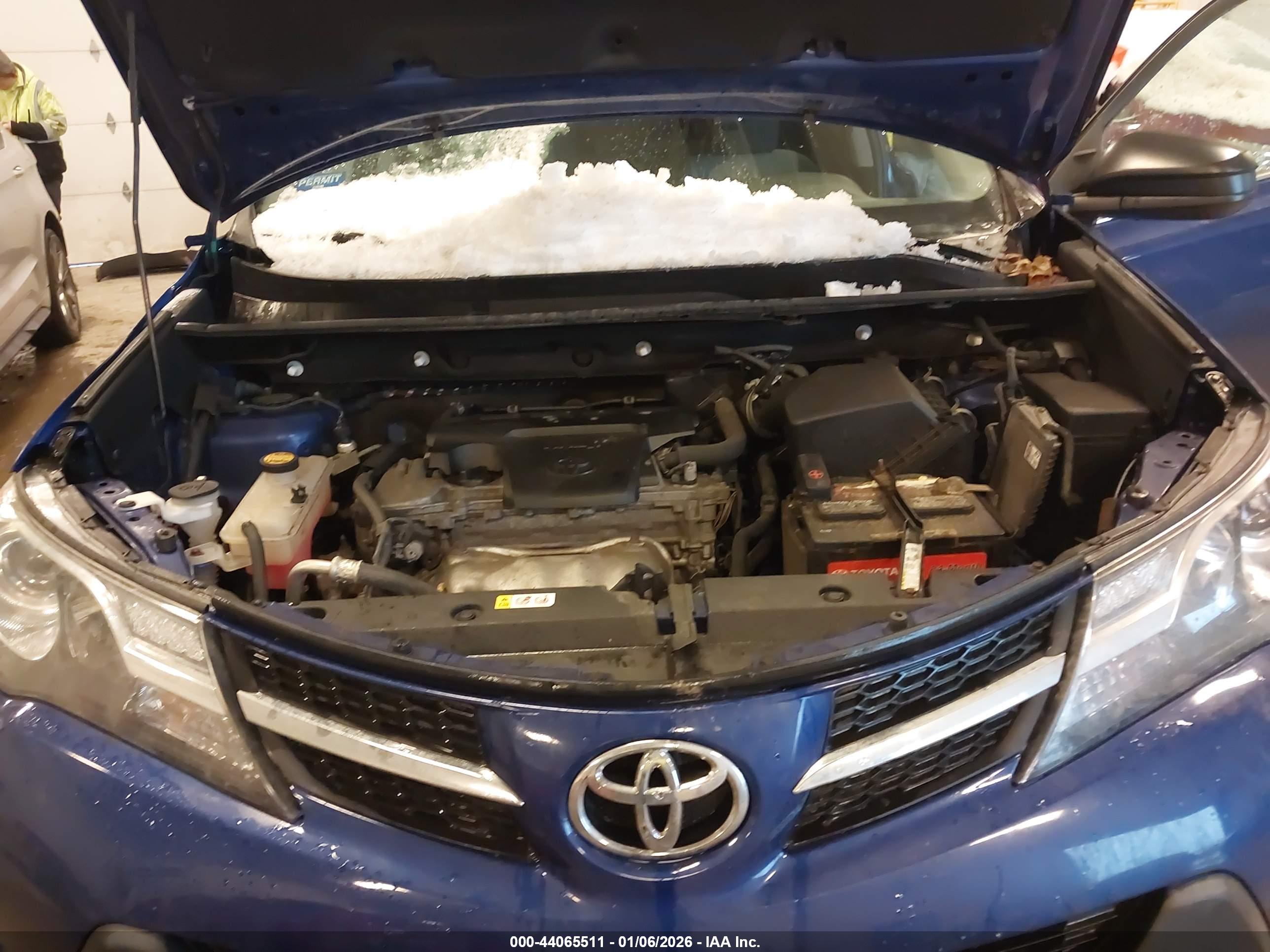TOYOTA RAV4 image 10