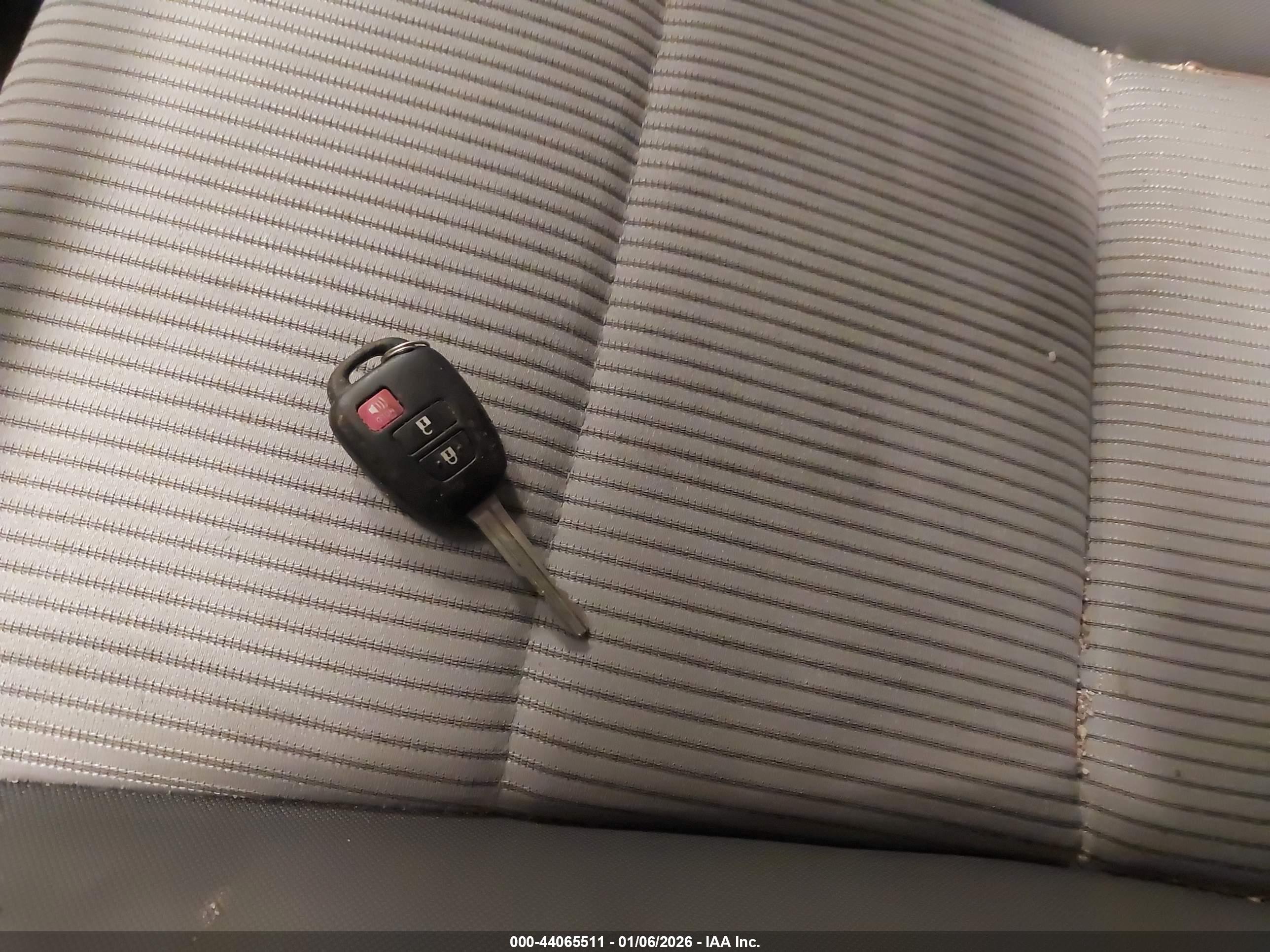 TOYOTA RAV4 image 11