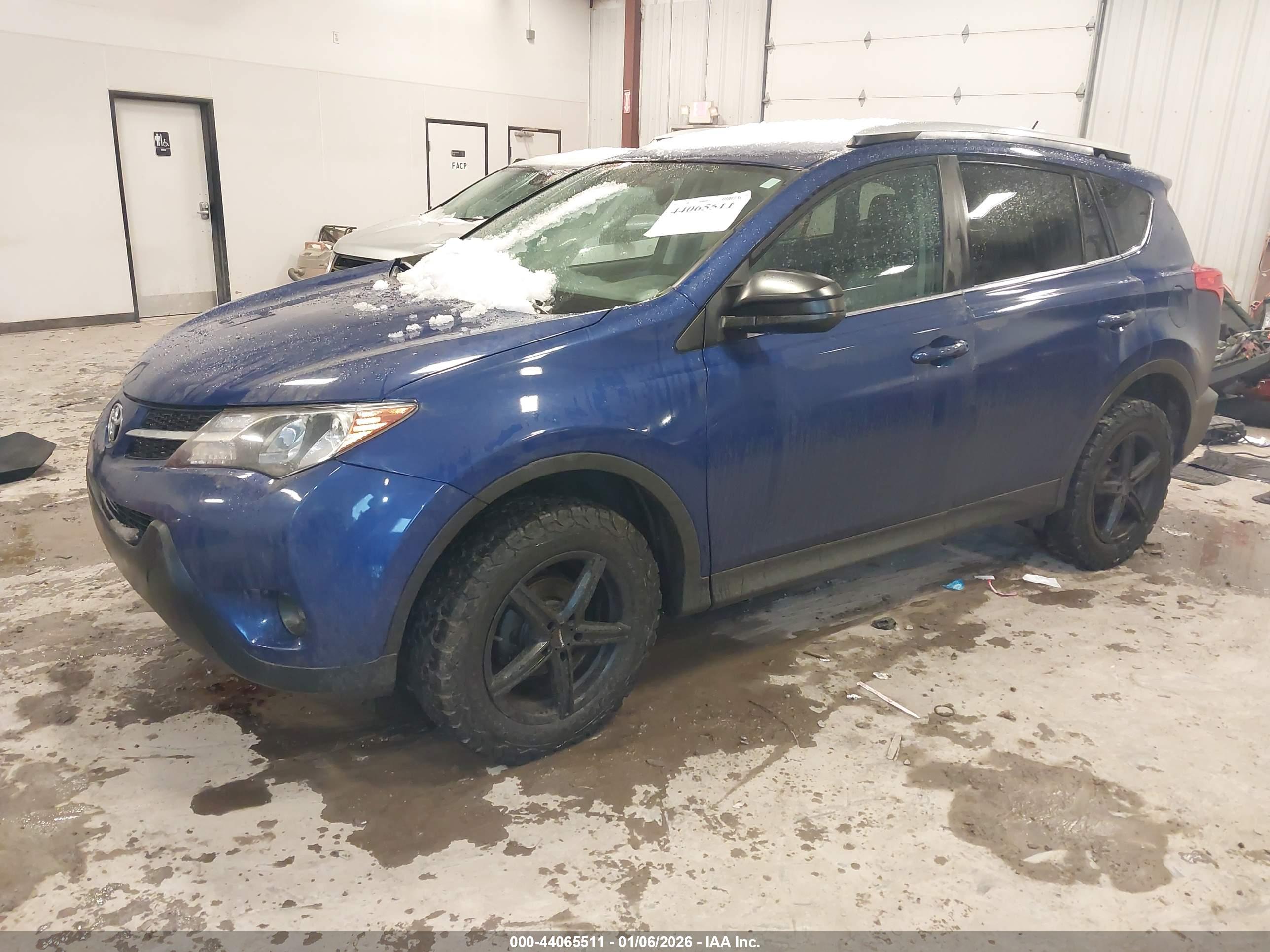 TOYOTA RAV4 image 2