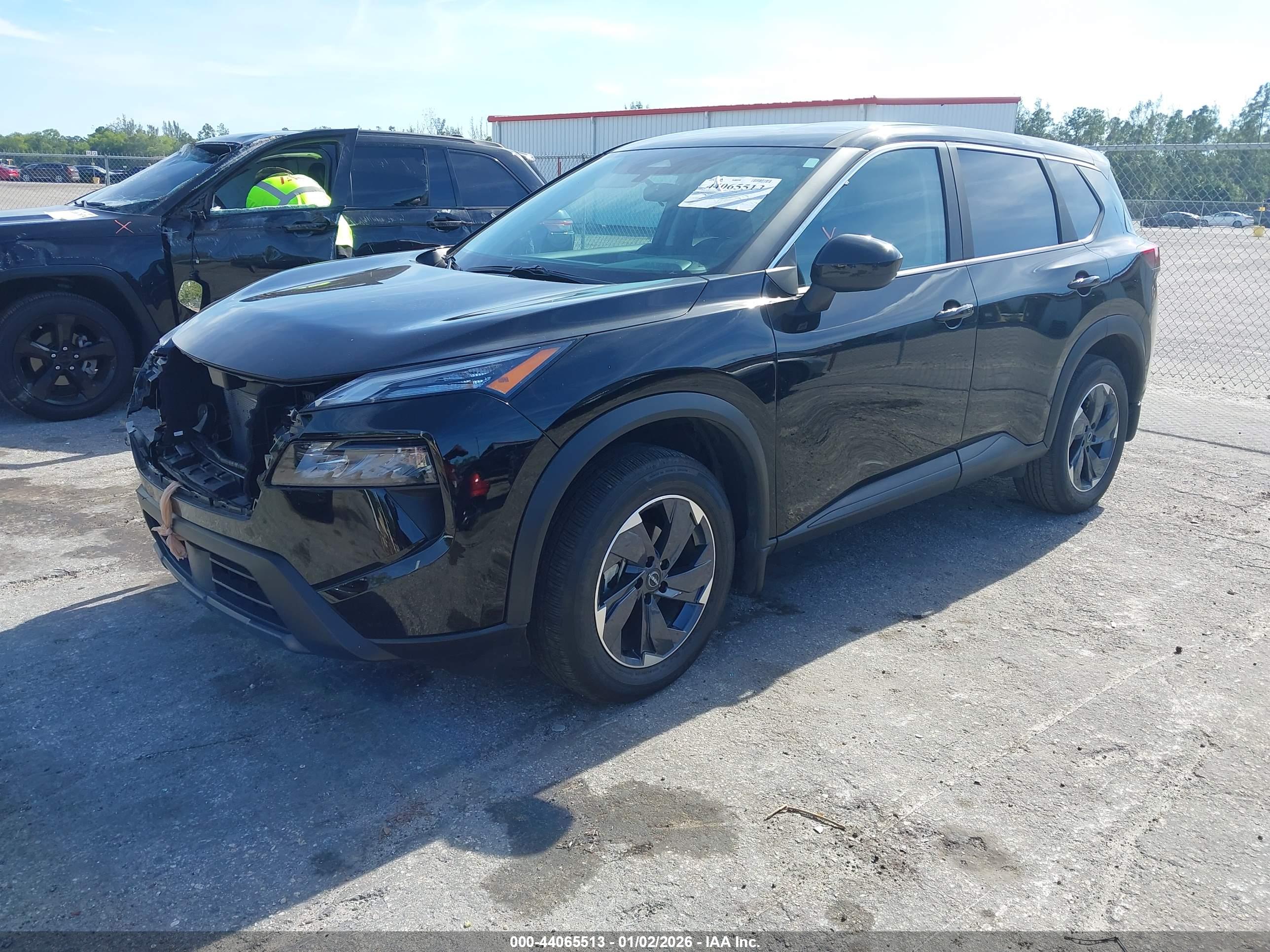 NISSAN ROGUE image 2