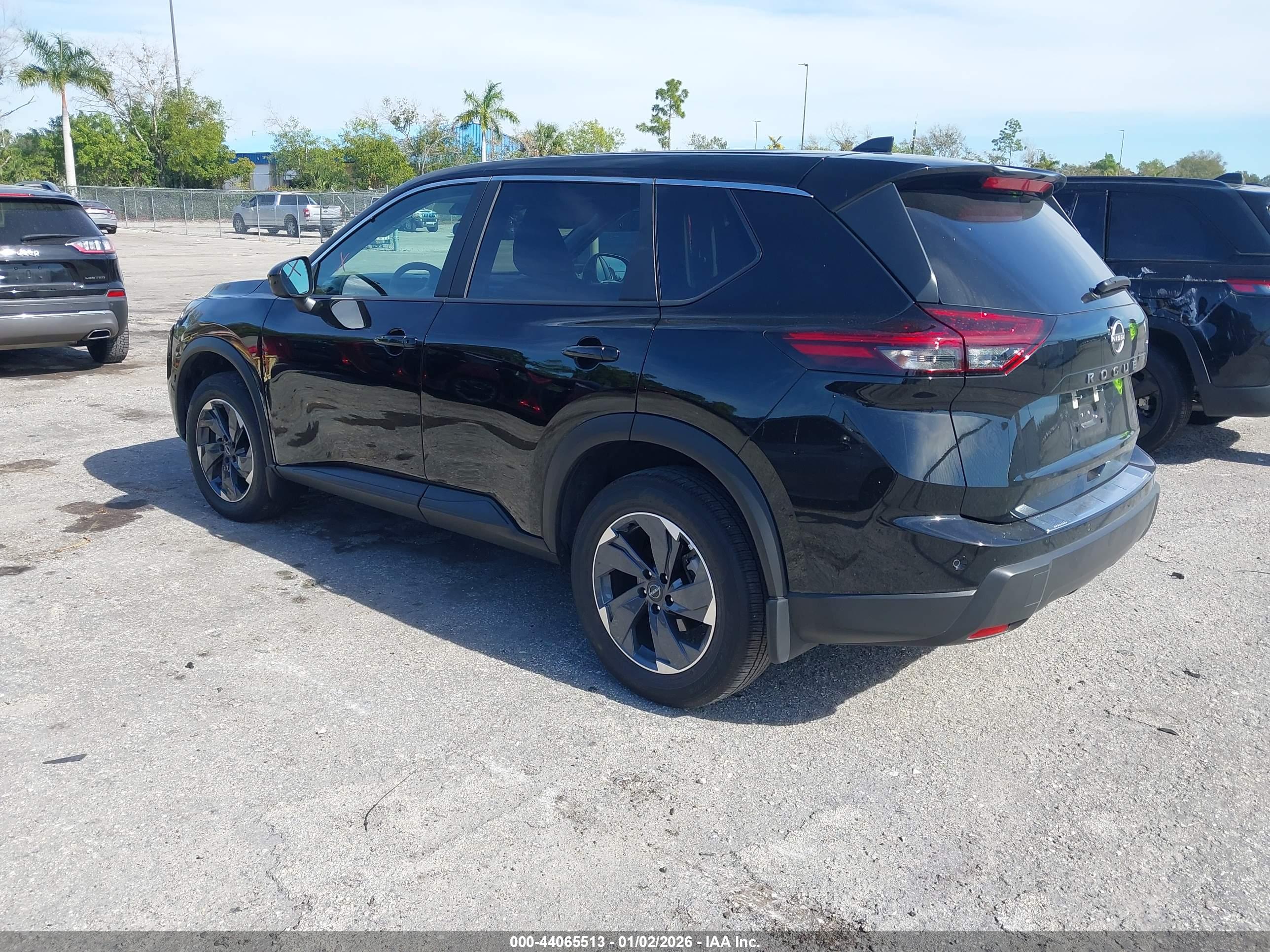 NISSAN ROGUE image 3