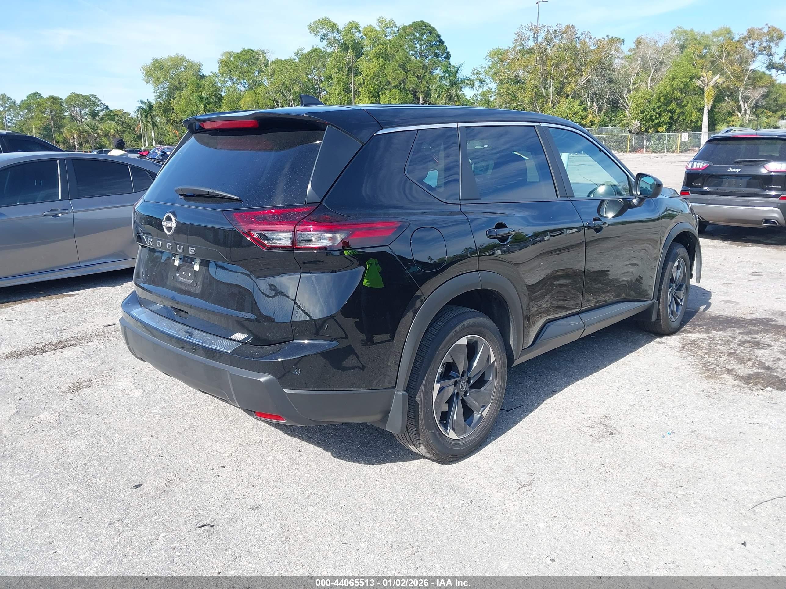 NISSAN ROGUE image 4