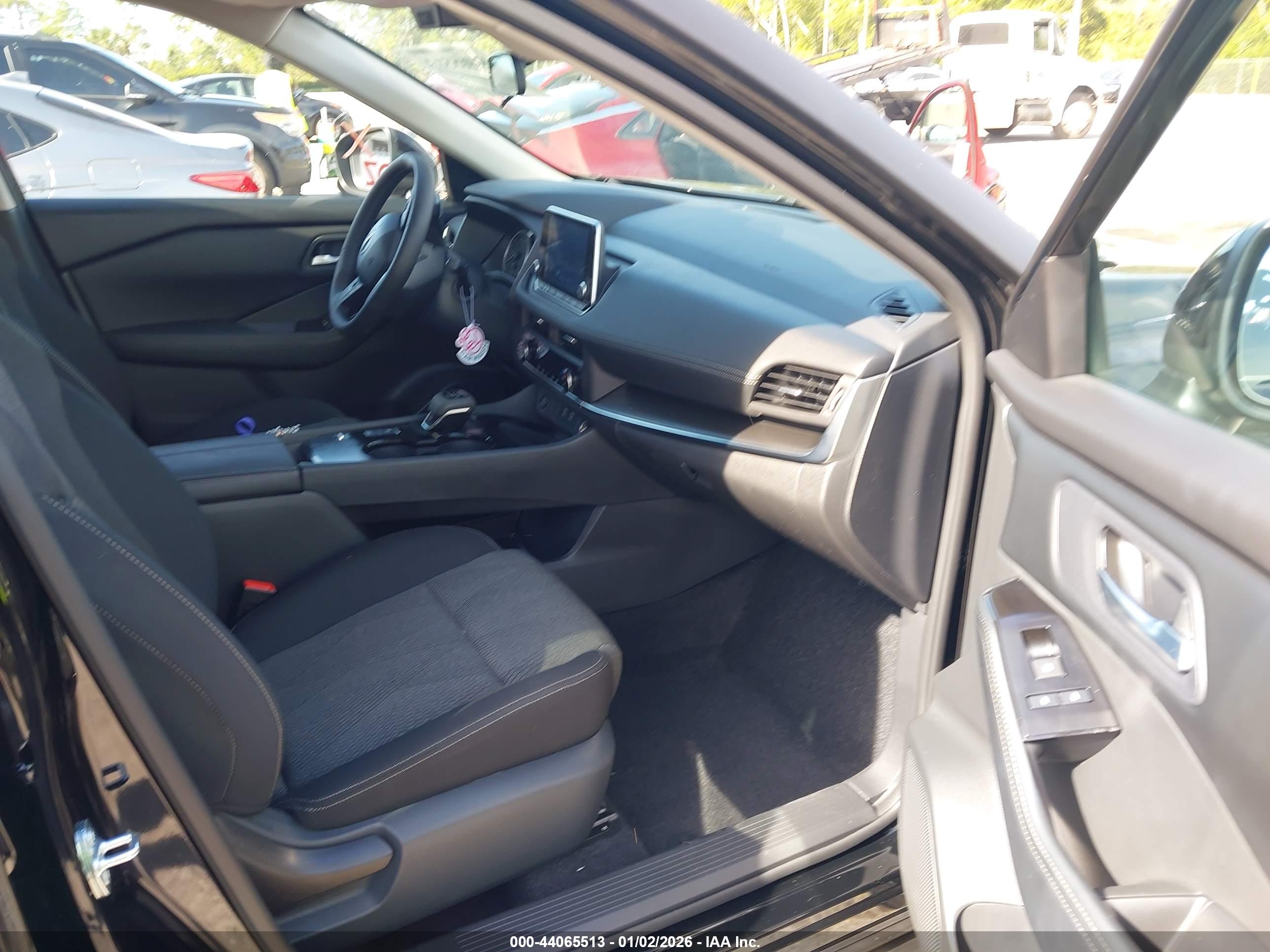 NISSAN ROGUE image 5