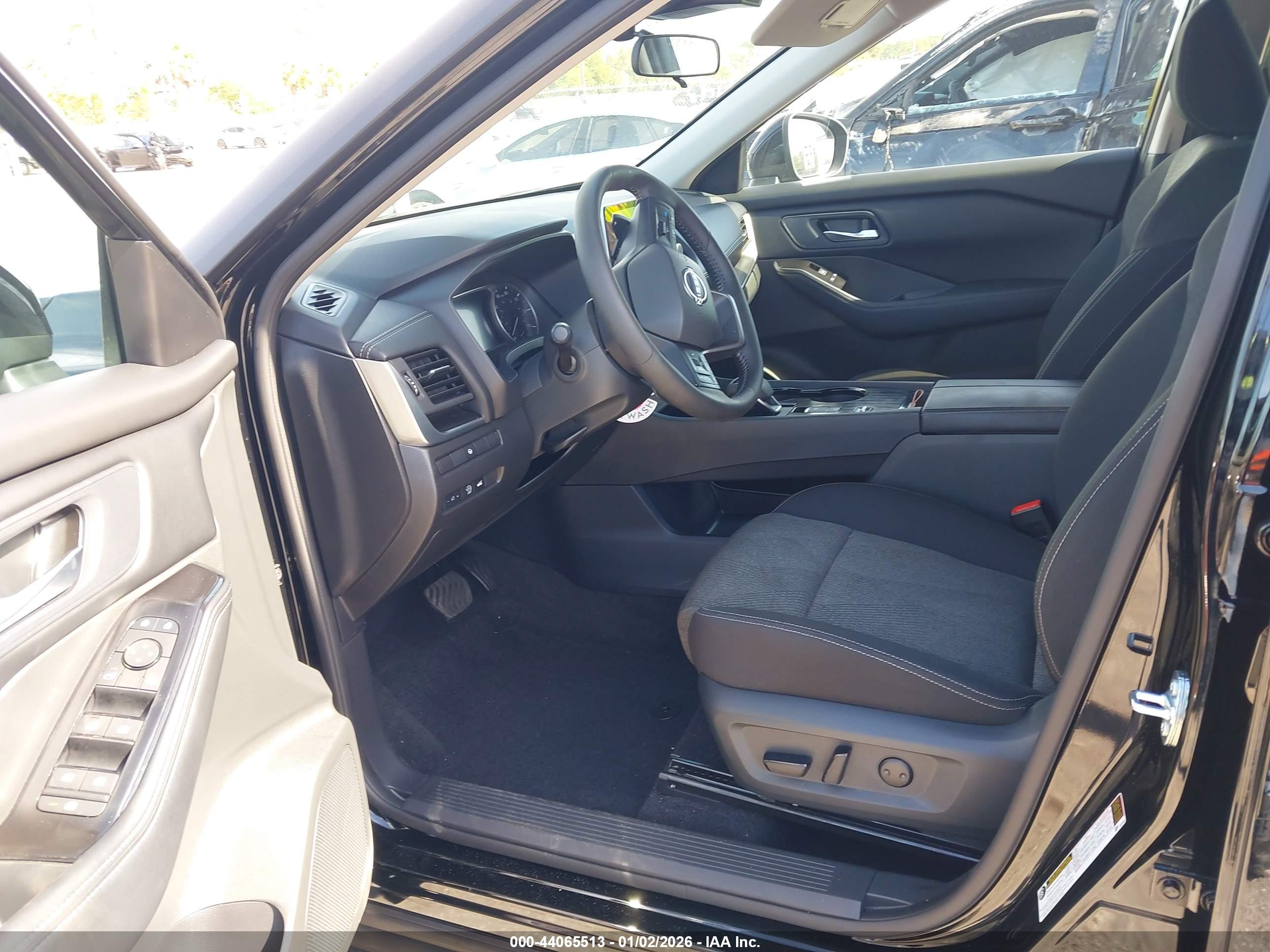 NISSAN ROGUE image 8