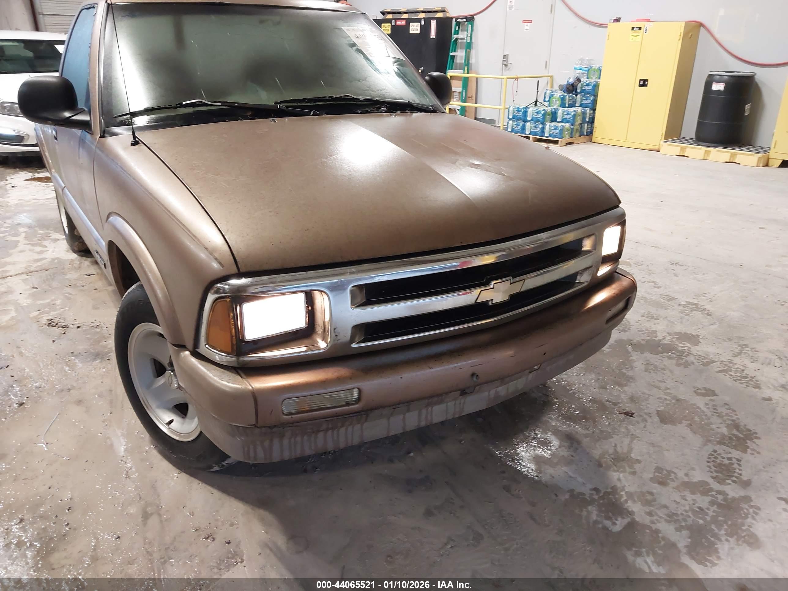 CHEVROLET S-10 image 6