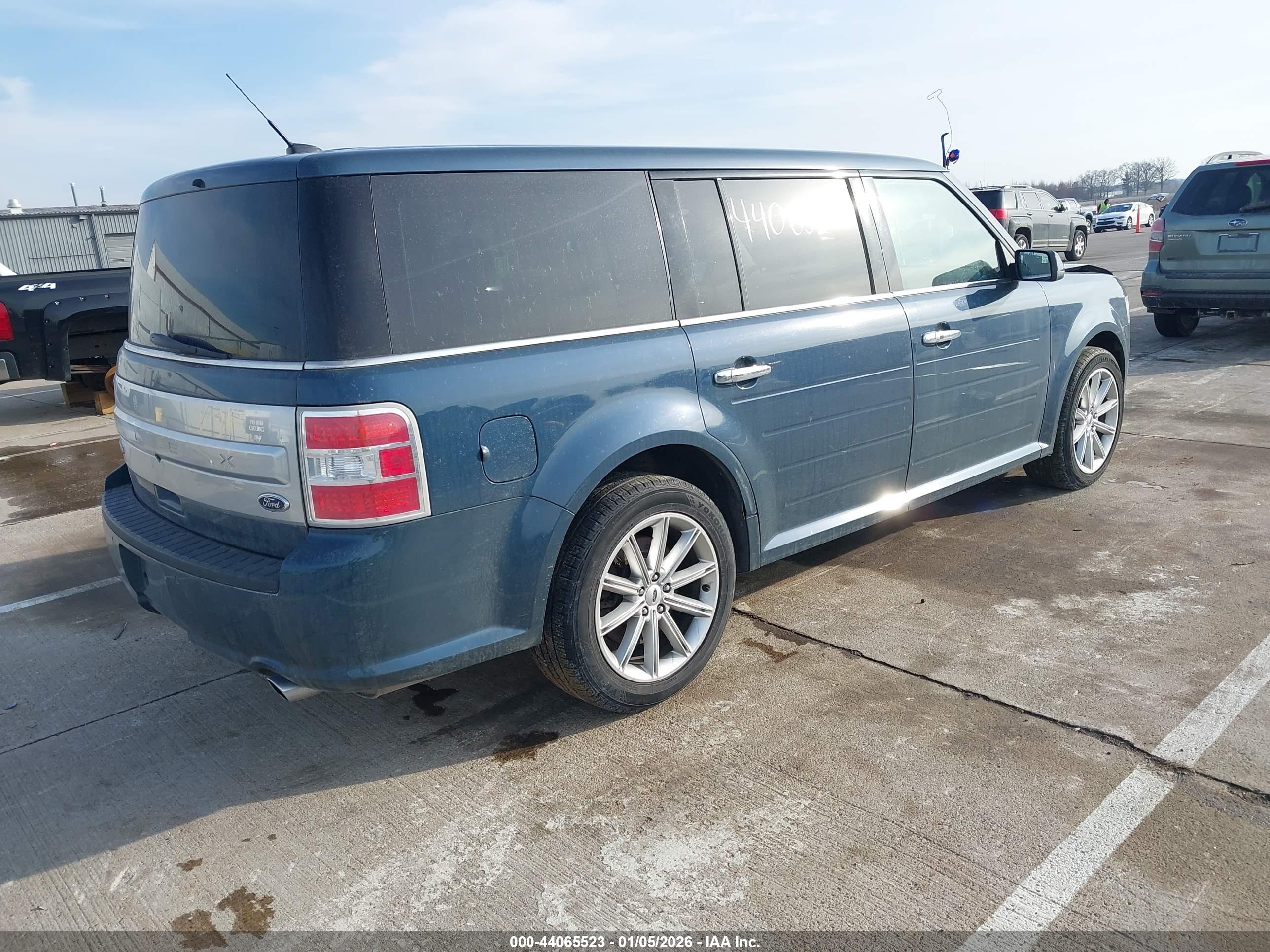 FORD FLEX image 4