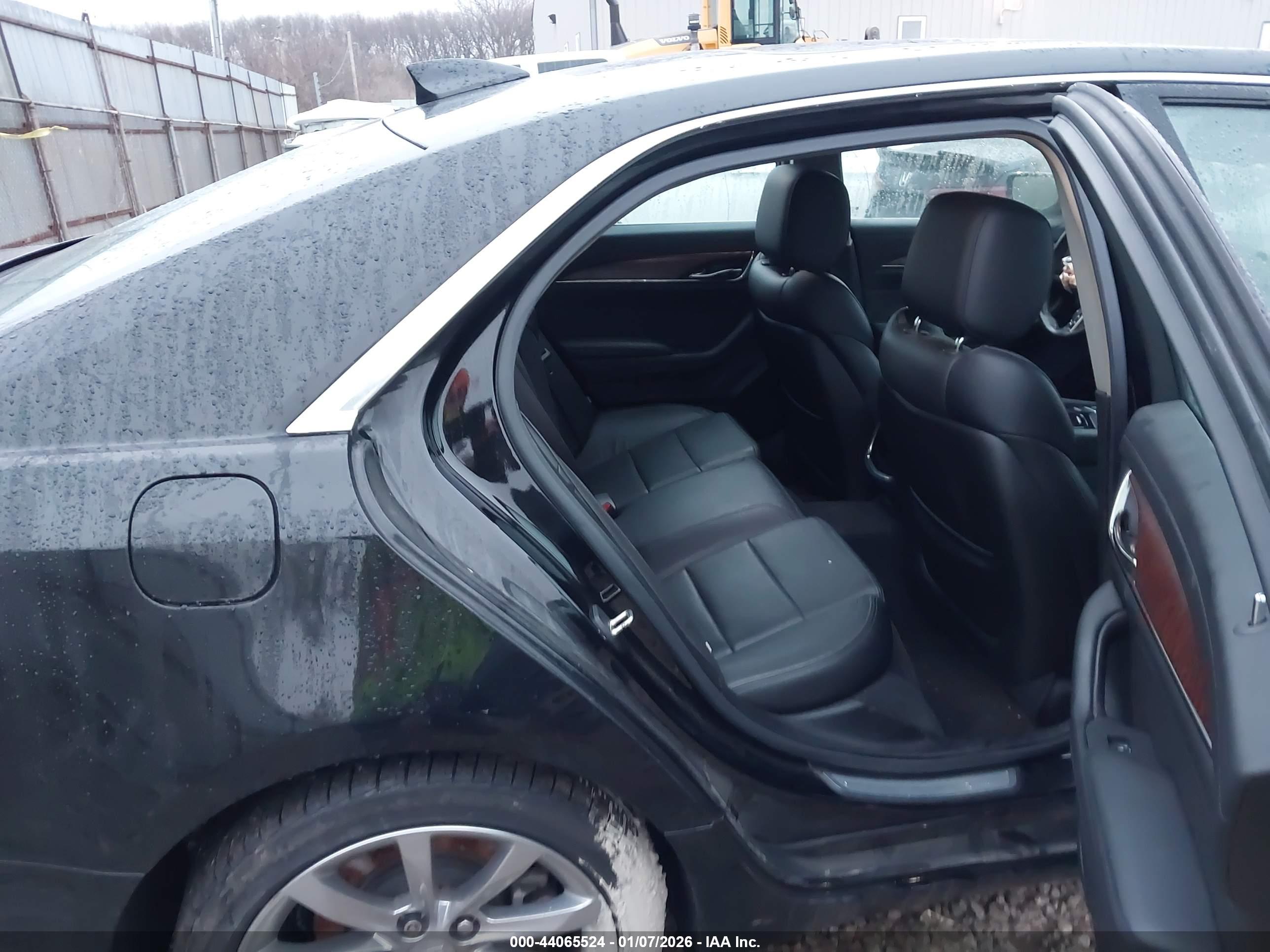 CADILLAC CTS image 8