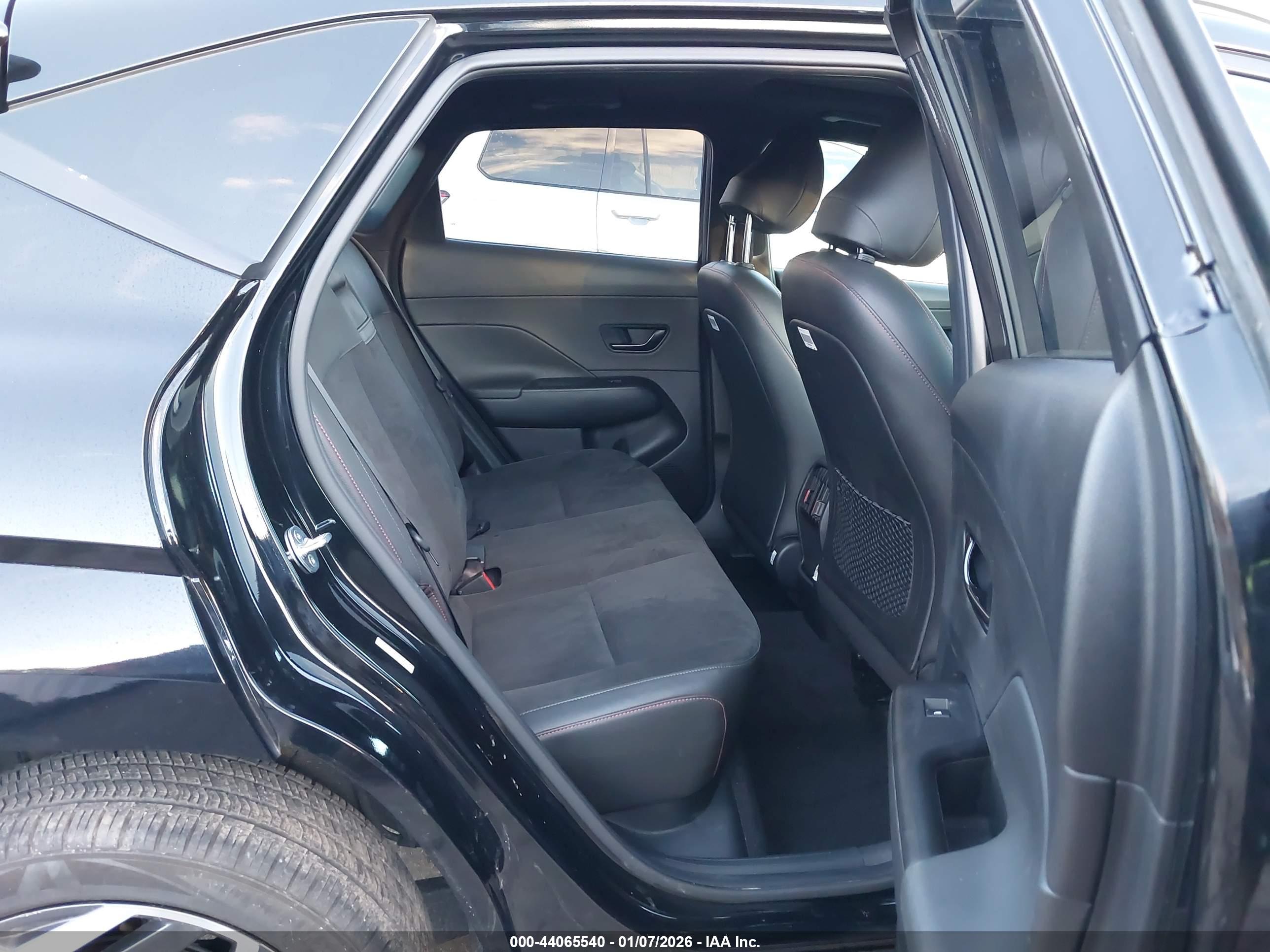 HYUNDAI KONA image 8