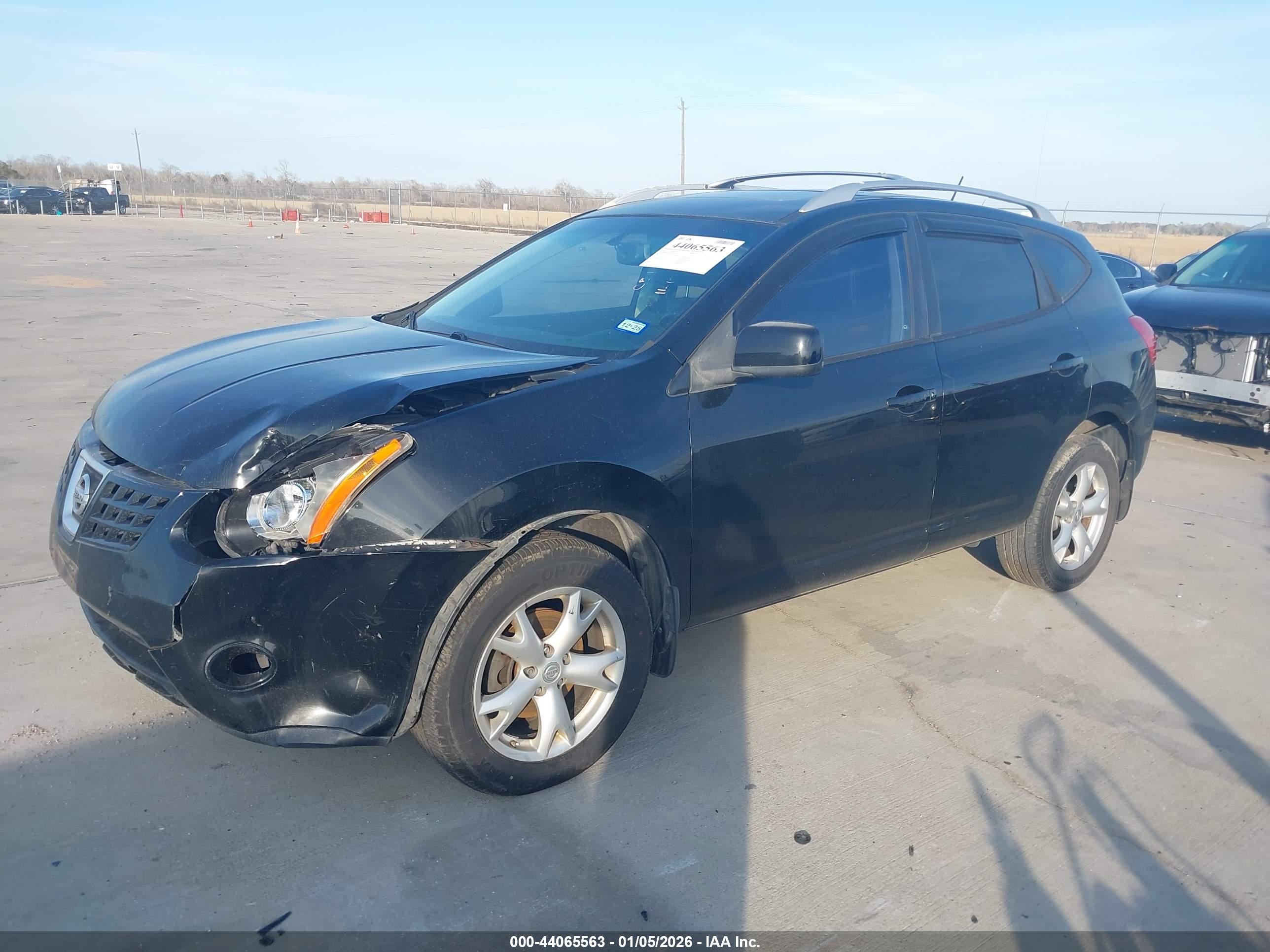 NISSAN ROGUE image 2
