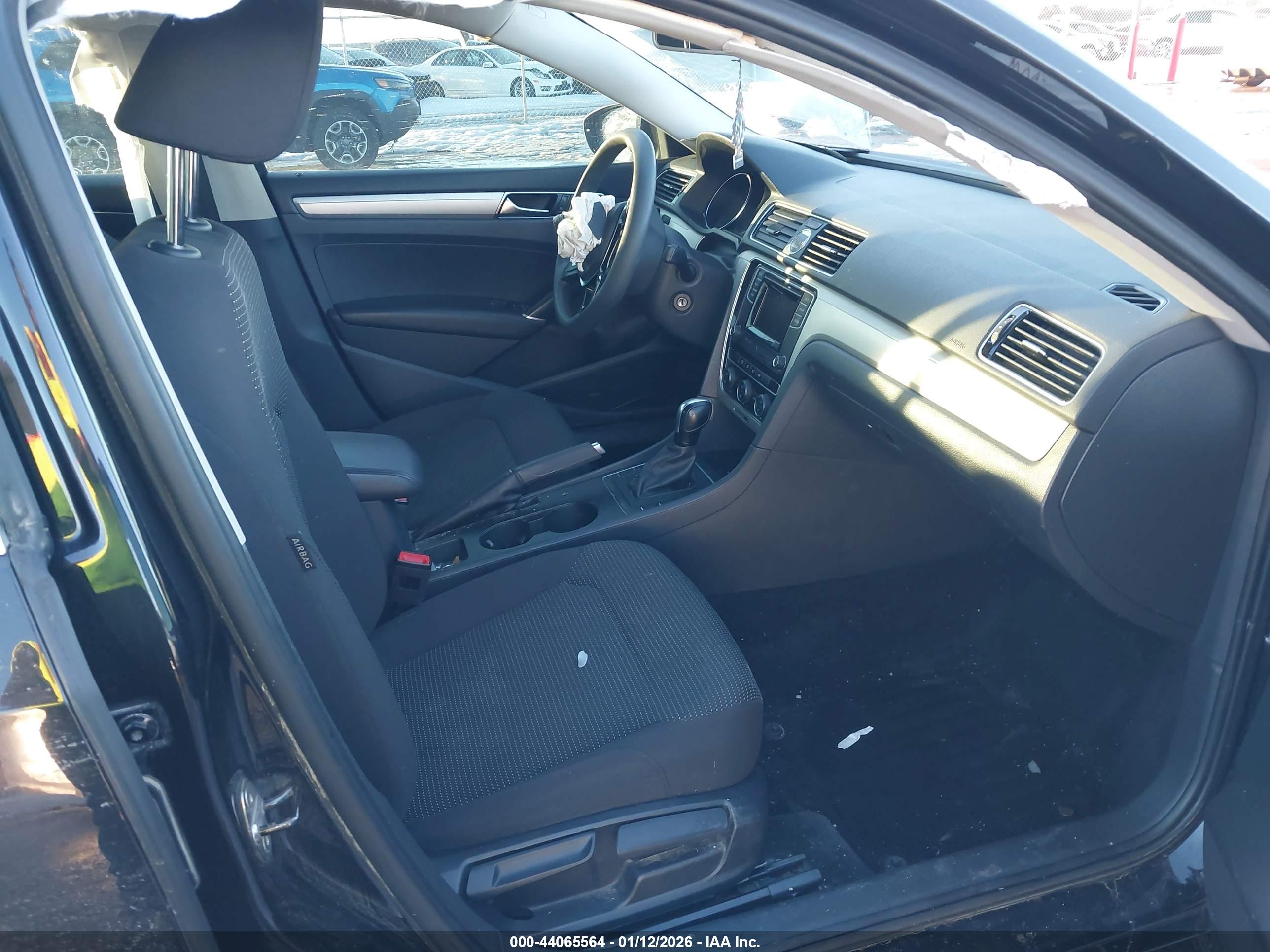 VOLKSWAGEN PASSAT image 5