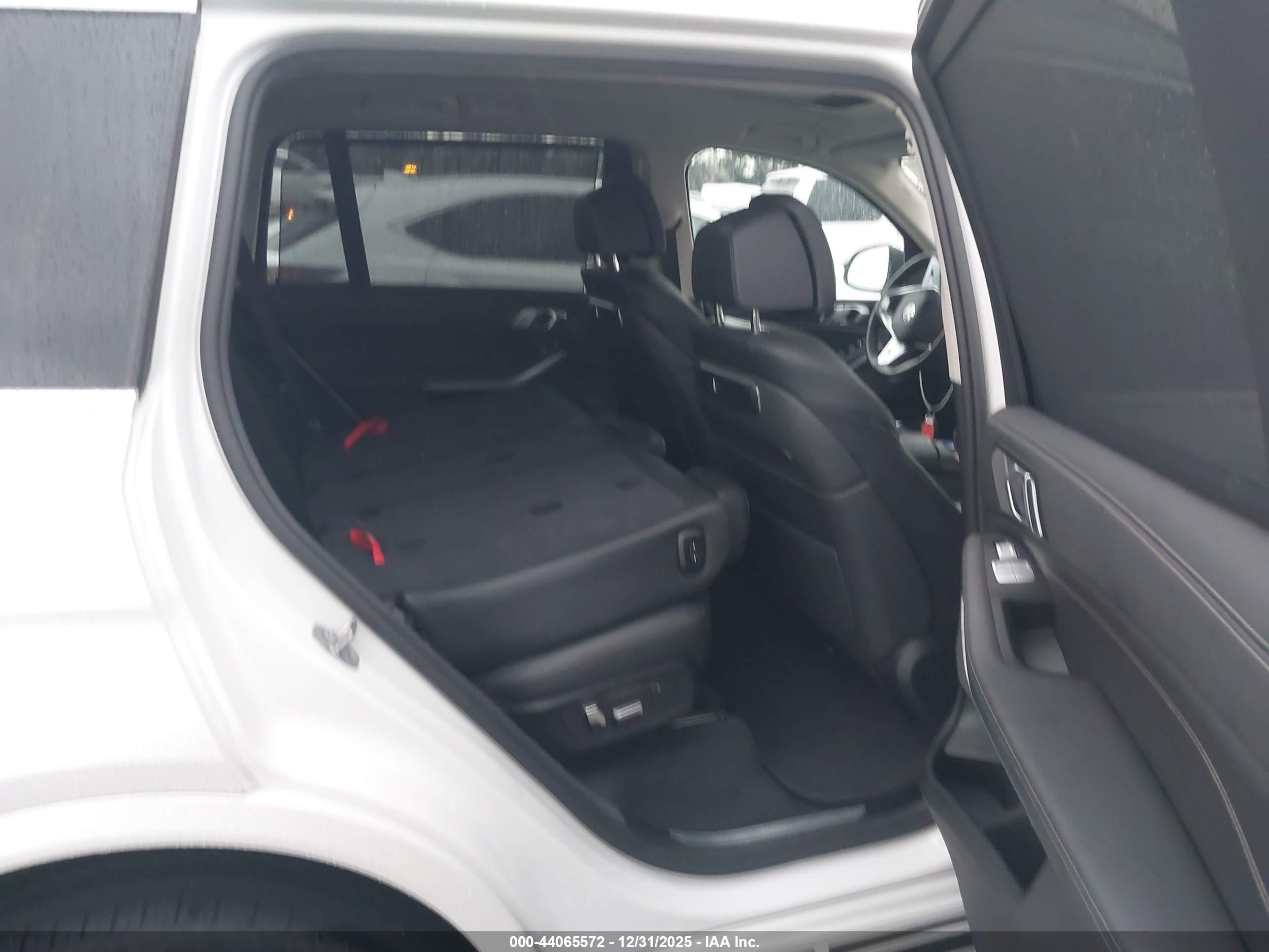 BMW X7 image 8