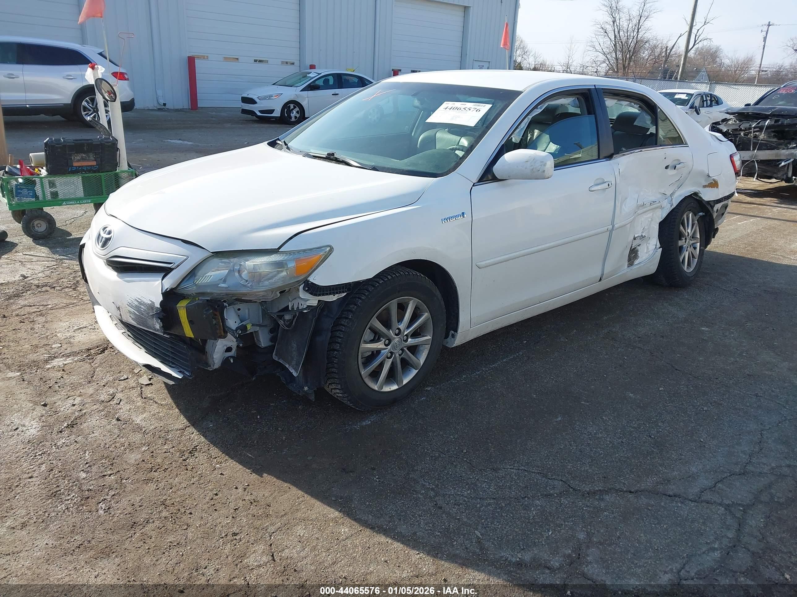 TOYOTA CAMRY image 2