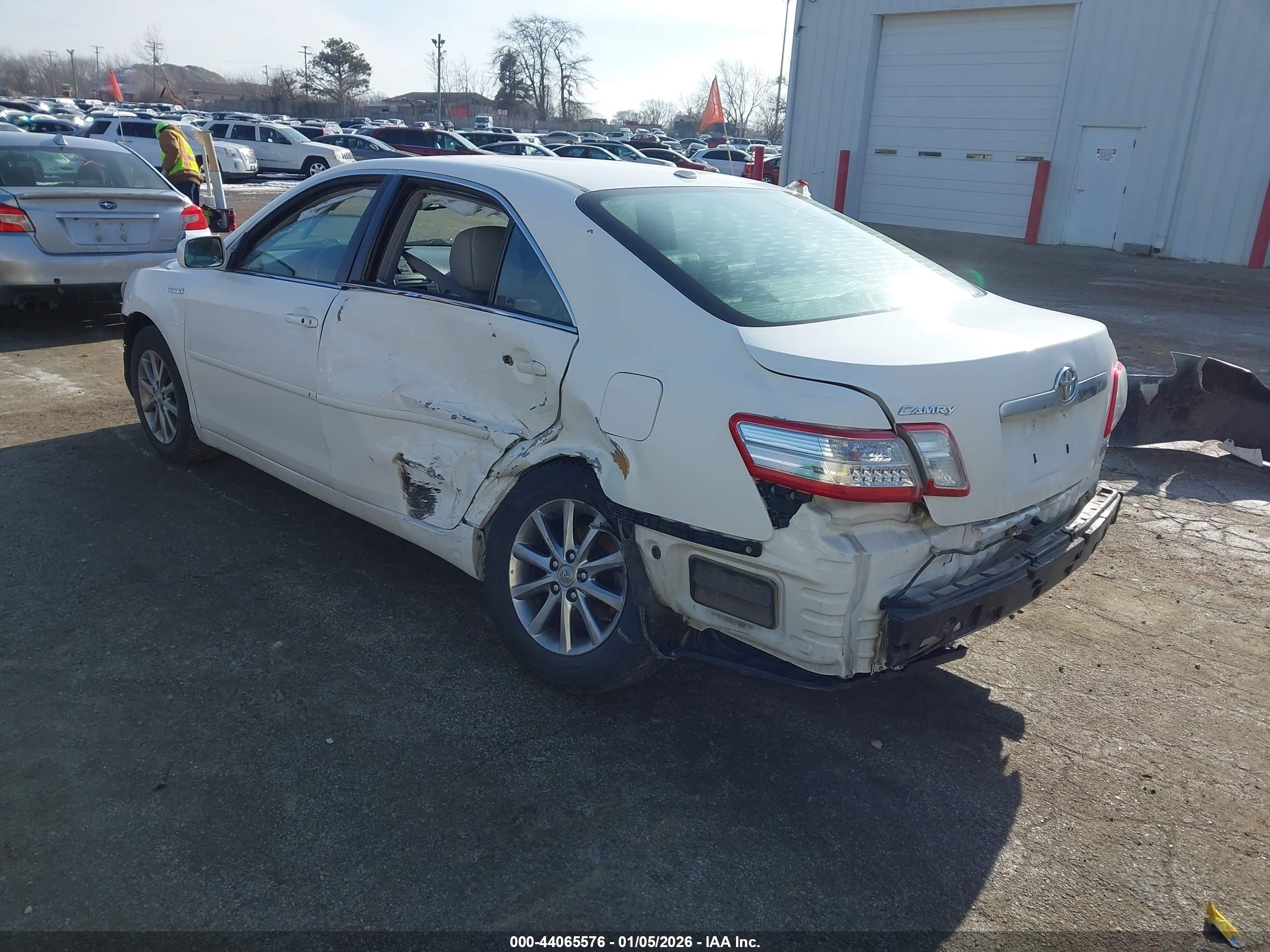 TOYOTA CAMRY image 3
