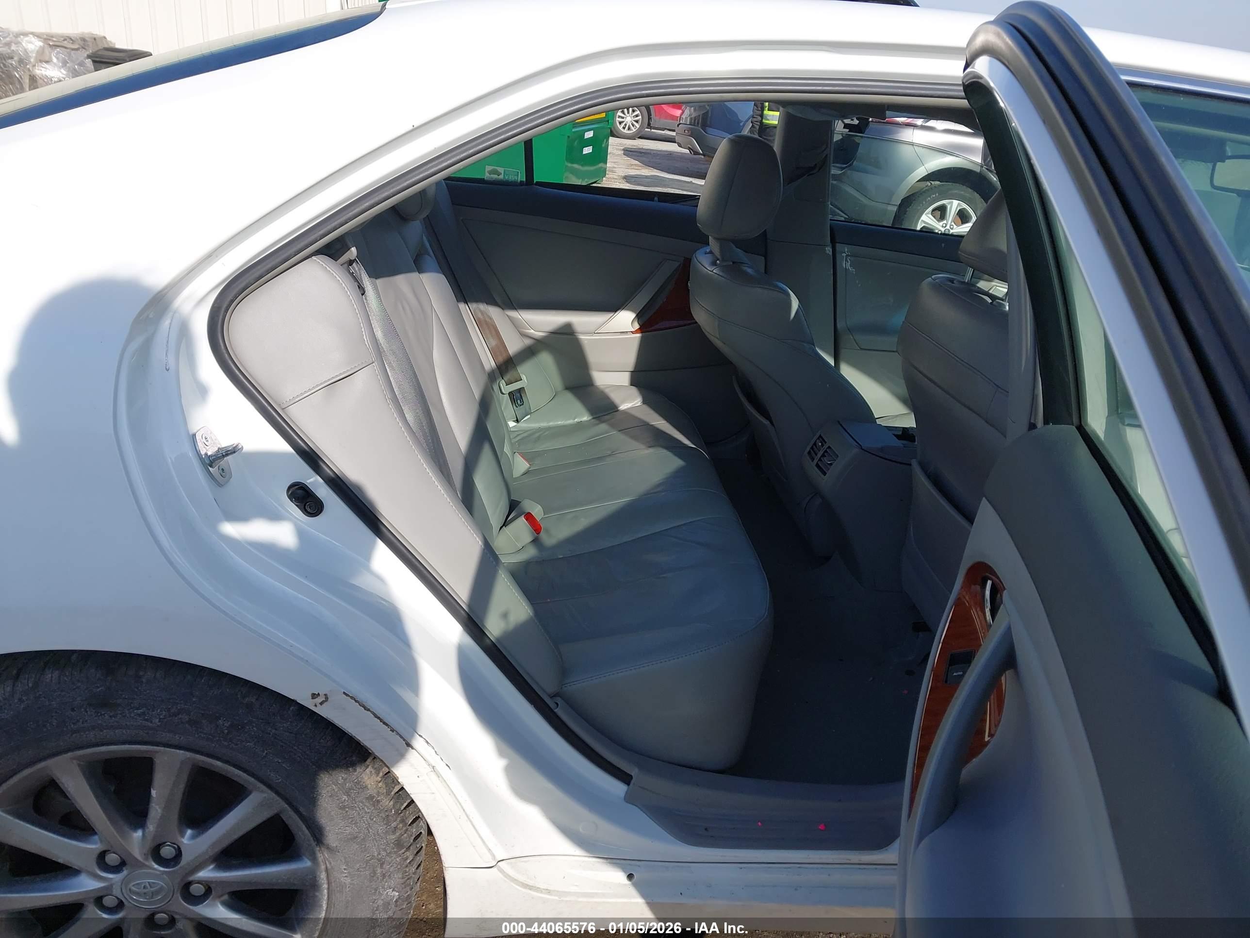 TOYOTA CAMRY image 8
