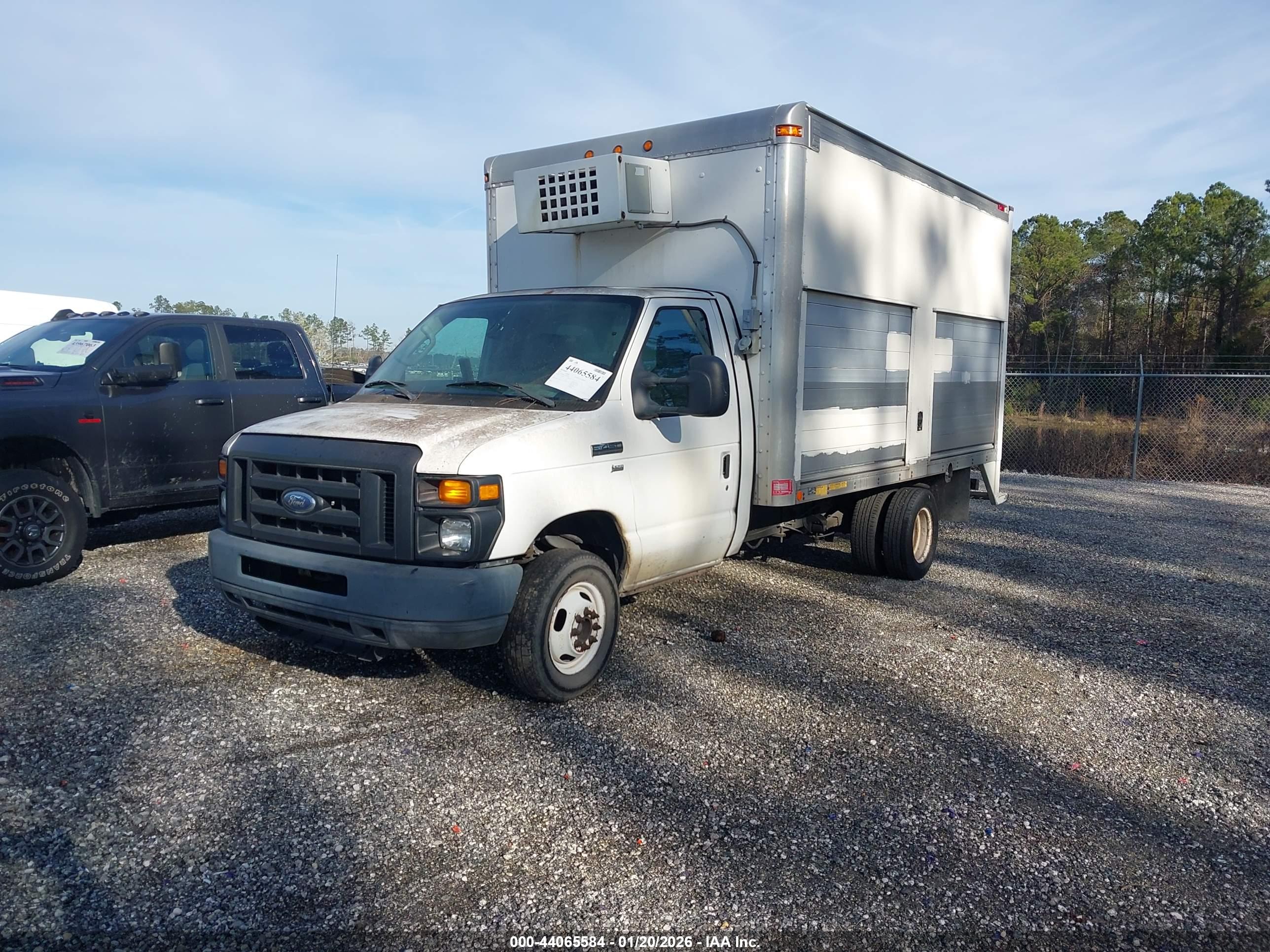 FORD E-450 image 2