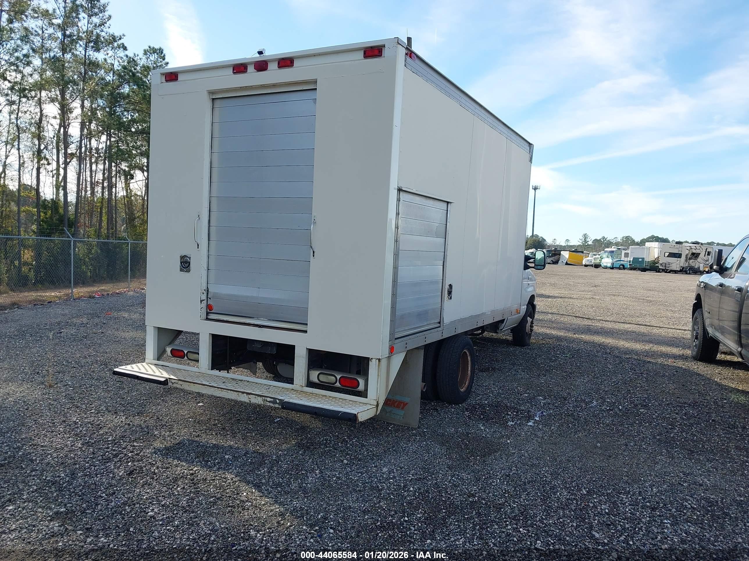 FORD E-450 image 4