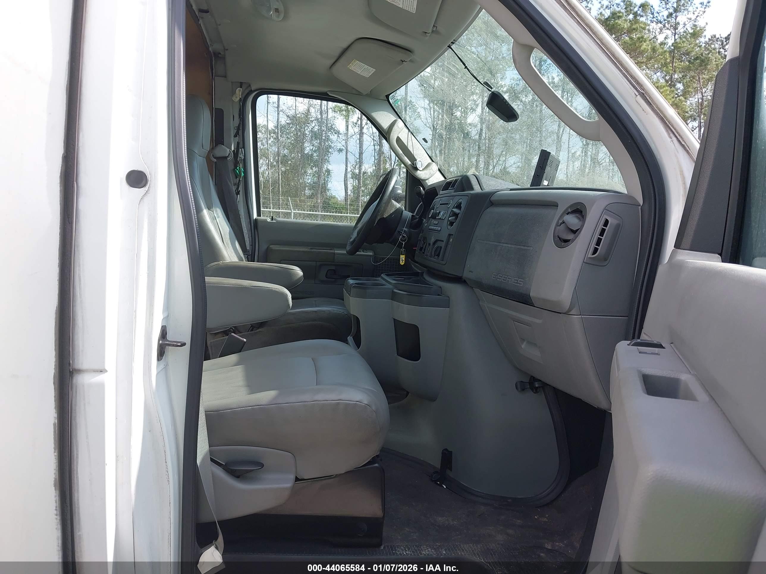 FORD E-450 image 8
