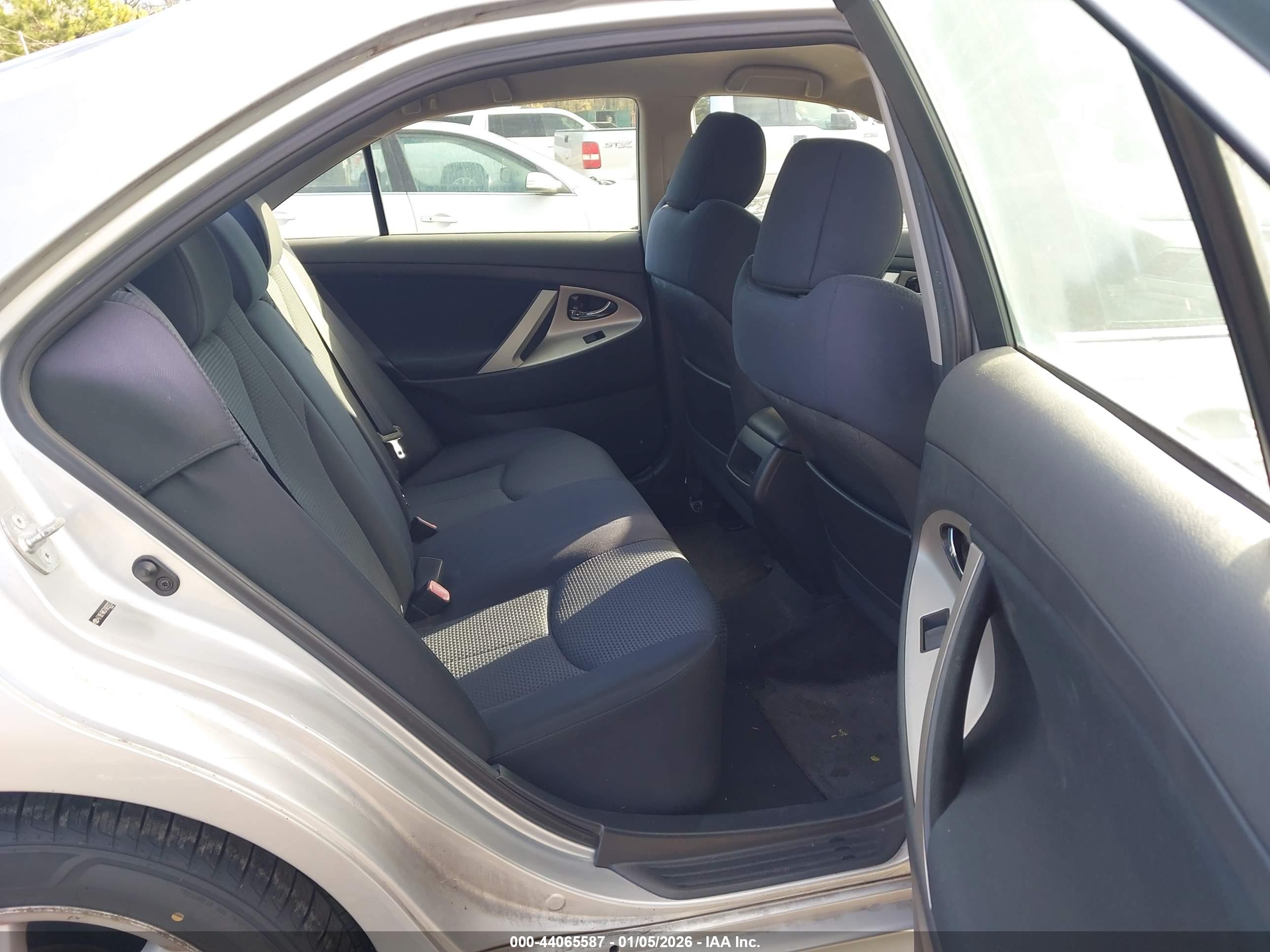 TOYOTA CAMRY image 8