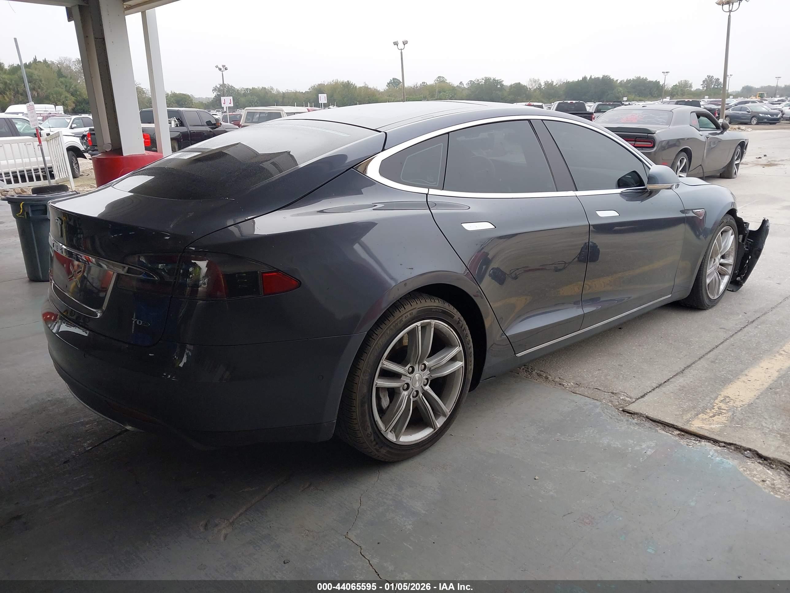 TESLA MODEL image 4
