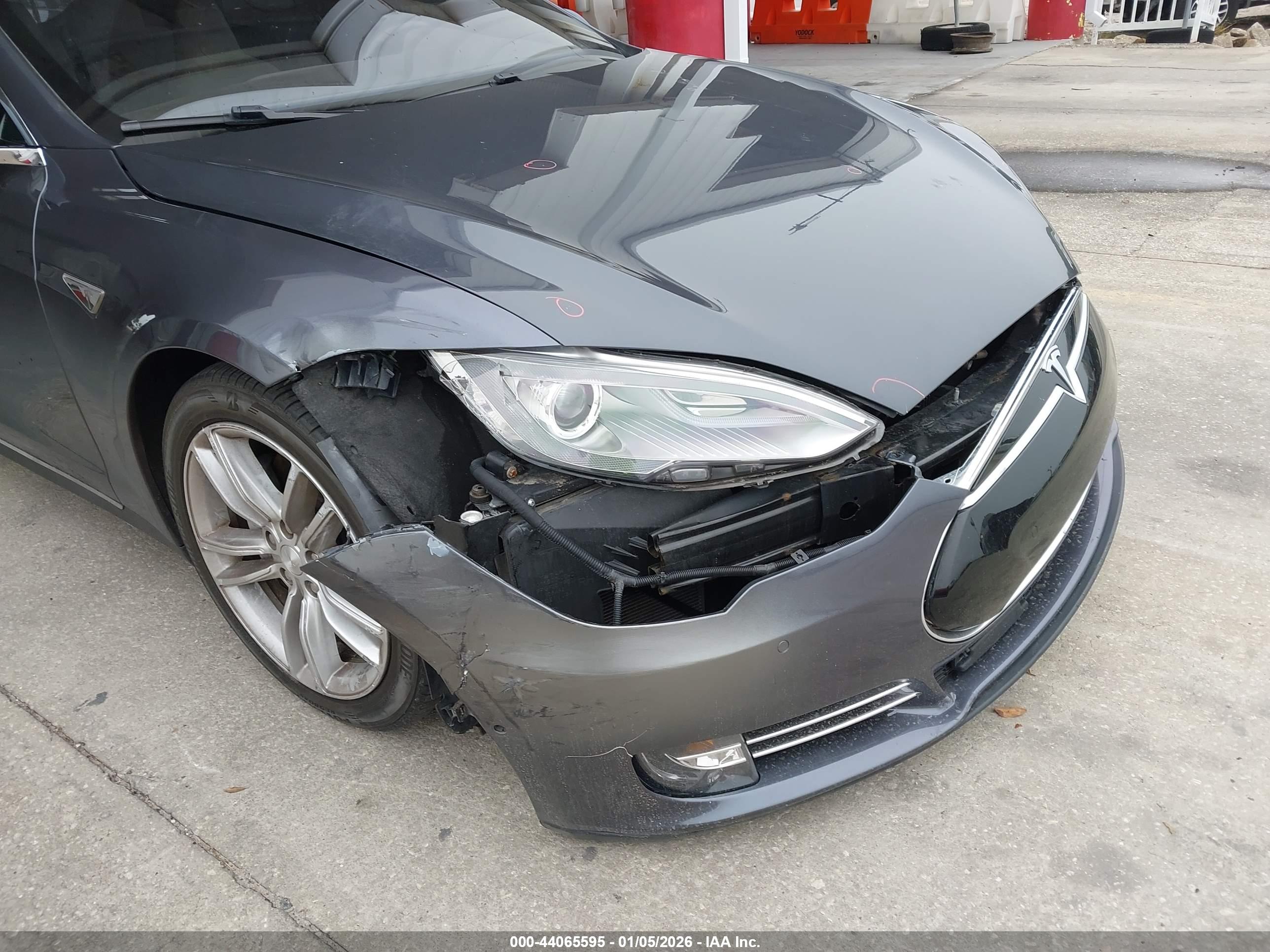 TESLA MODEL image 6
