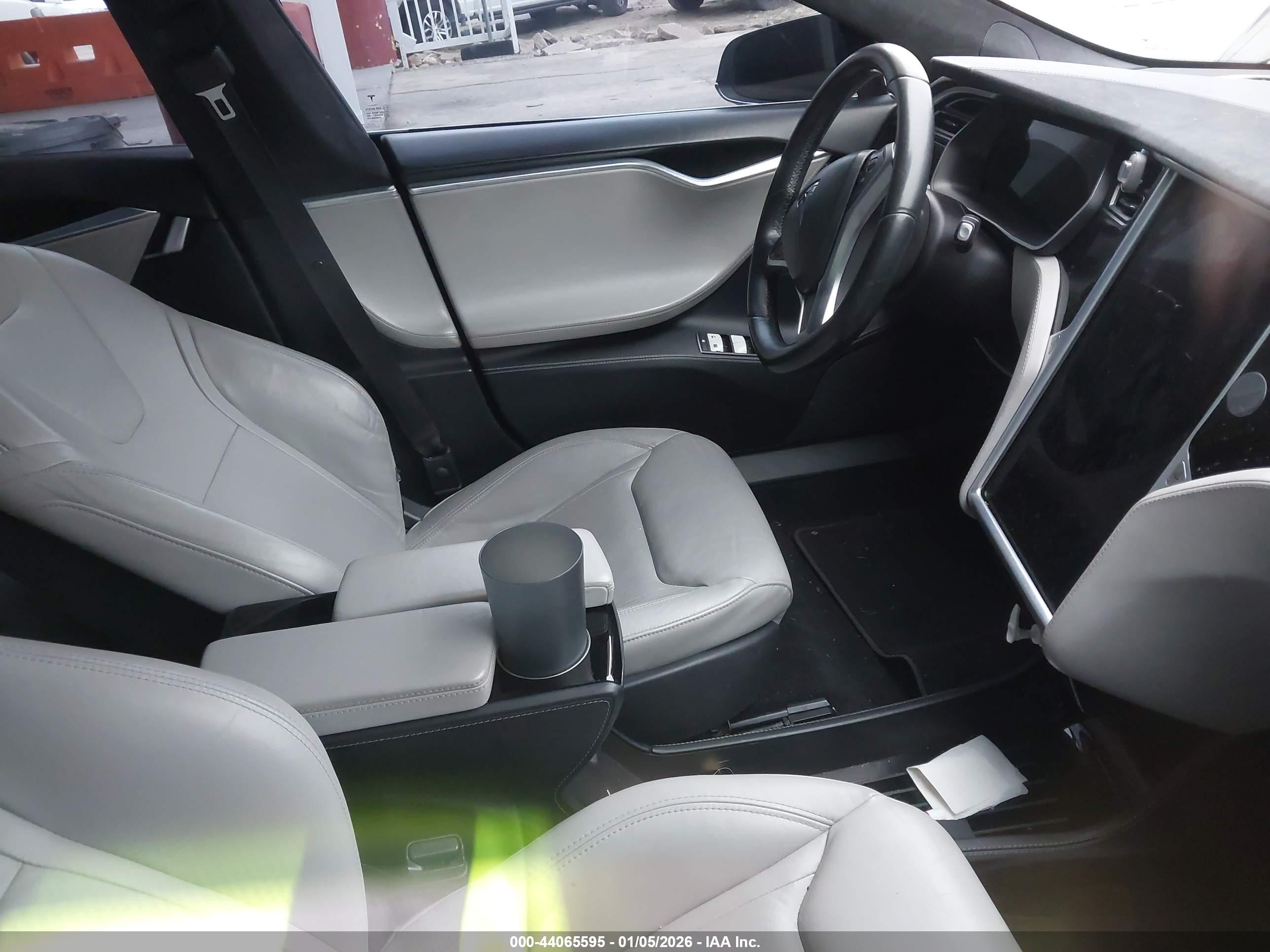 TESLA MODEL image 7