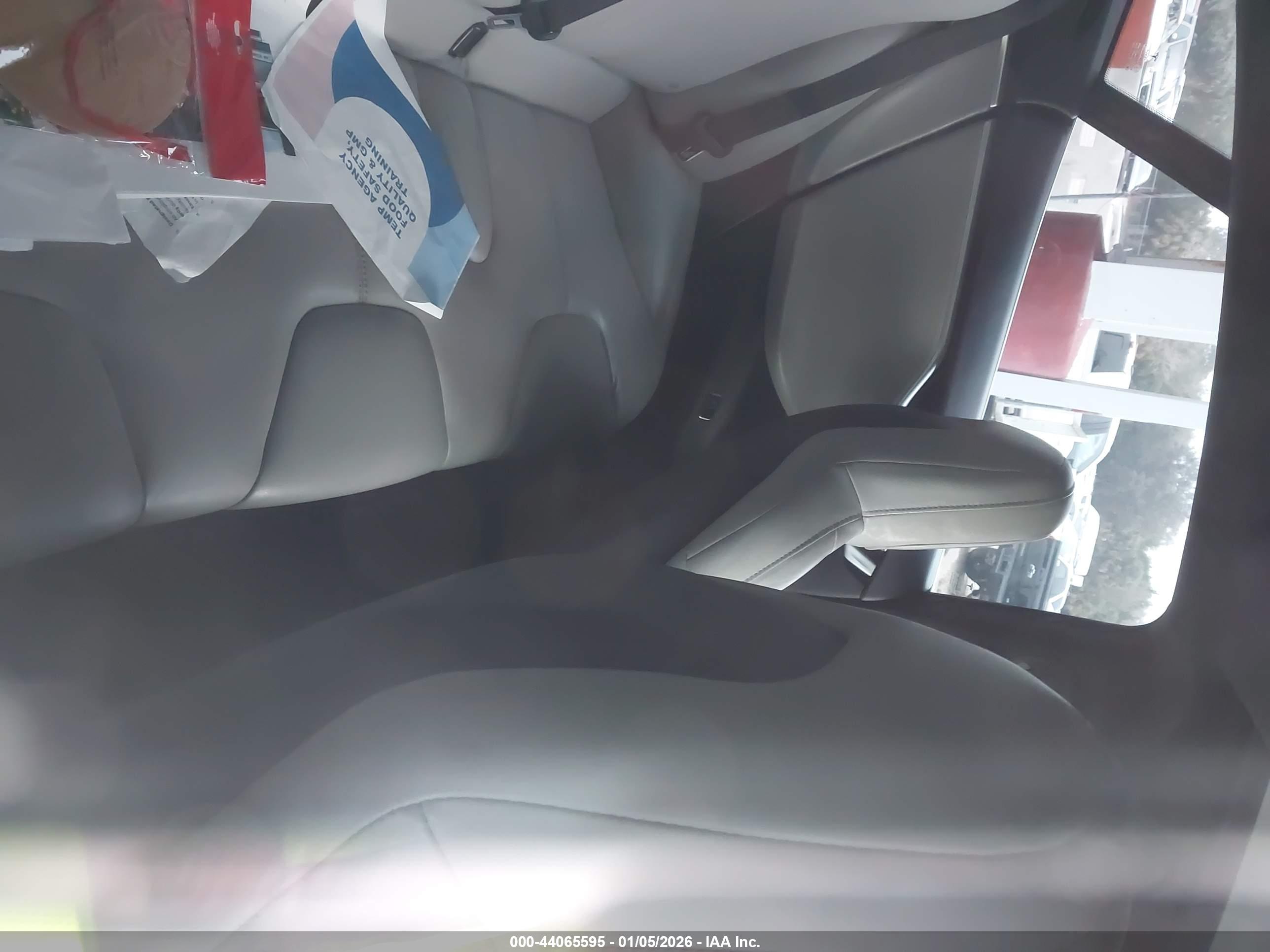 TESLA MODEL image 8