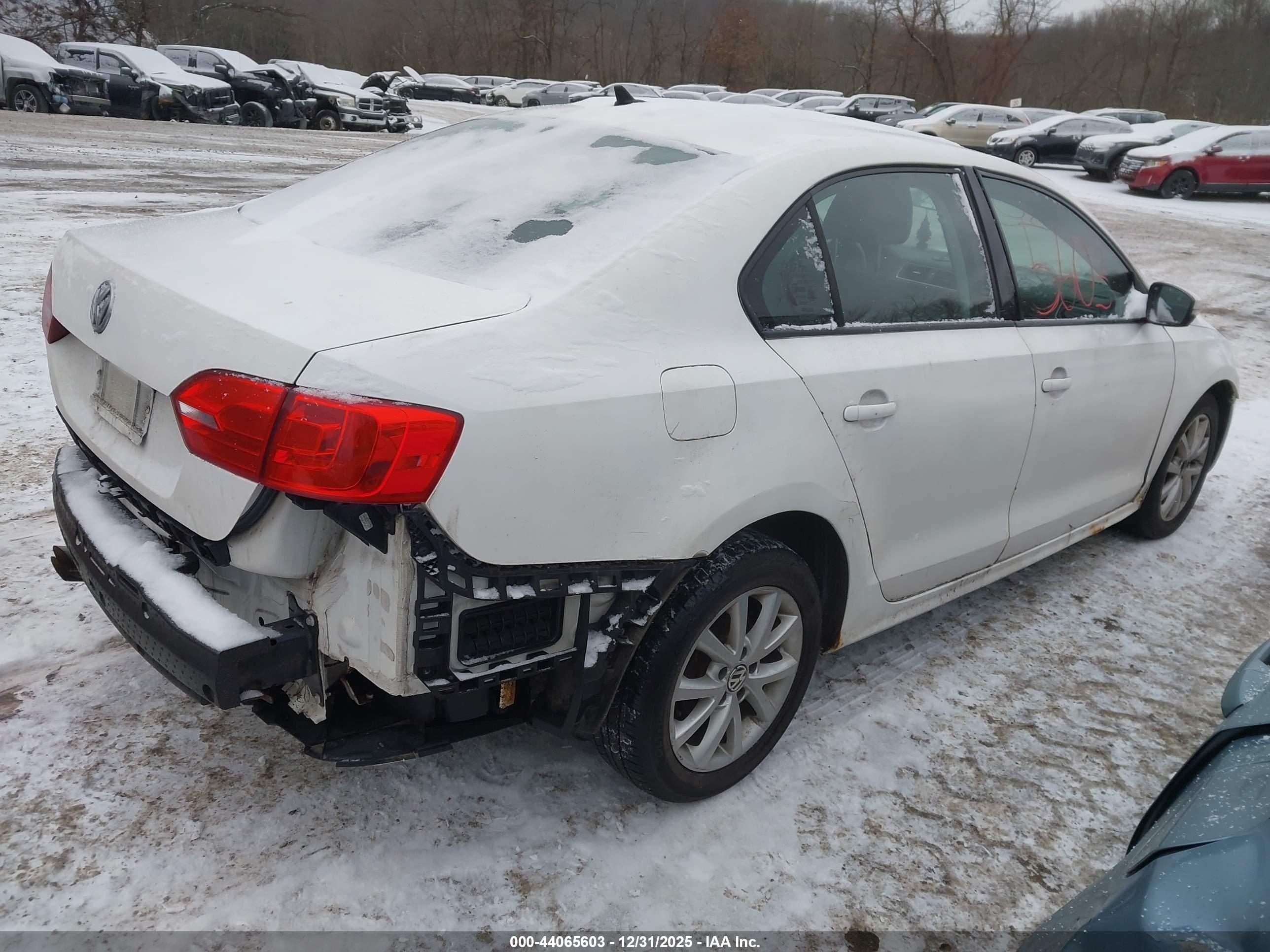 VOLKSWAGEN JETTA image 4